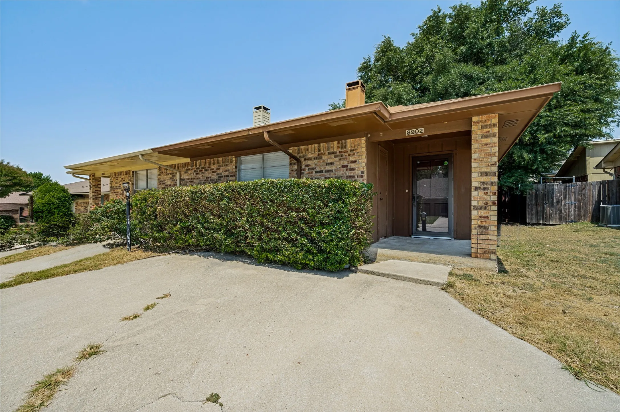 Duplex For Rent in Collin County , 8902 Marilyn Drive, Frisco, Texas 75033, 2 Bedrooms, 1 Bathroom, Garage spaces, 1,134 Sqft, built in 1983, Price $1,700, mls#21338778, Real Estate Agent in Frisco, Homes For Rent in Collin county, Homes For Rent in Frisco, Realtor in Frisco Texas, Real Estate Brokerage Independent Realty Texas, Luminita Cordes Realtor
