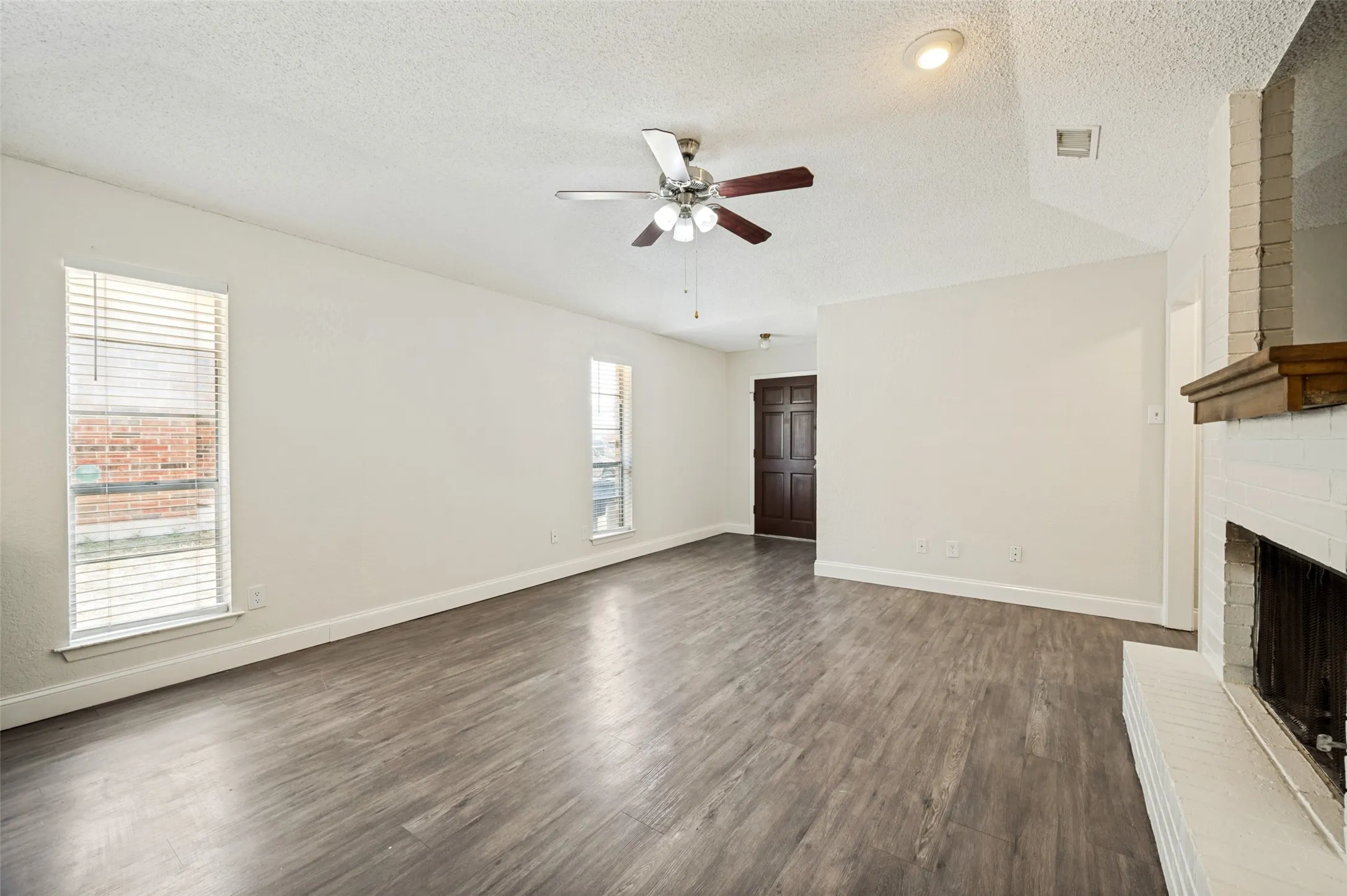 Duplex For Rent in Collin County , 8902 Marilyn Drive, Frisco, Texas 75033, 2 Bedrooms, 1 Bathroom, Garage spaces, 1,134 Sqft, built in 1983, Price $1,700, mls#21338778, Real Estate Agent in Frisco, Homes For Rent in Collin county, Homes For Rent in Frisco, Realtor in Frisco Texas, Real Estate Brokerage Independent Realty Texas, Luminita Cordes Realtor