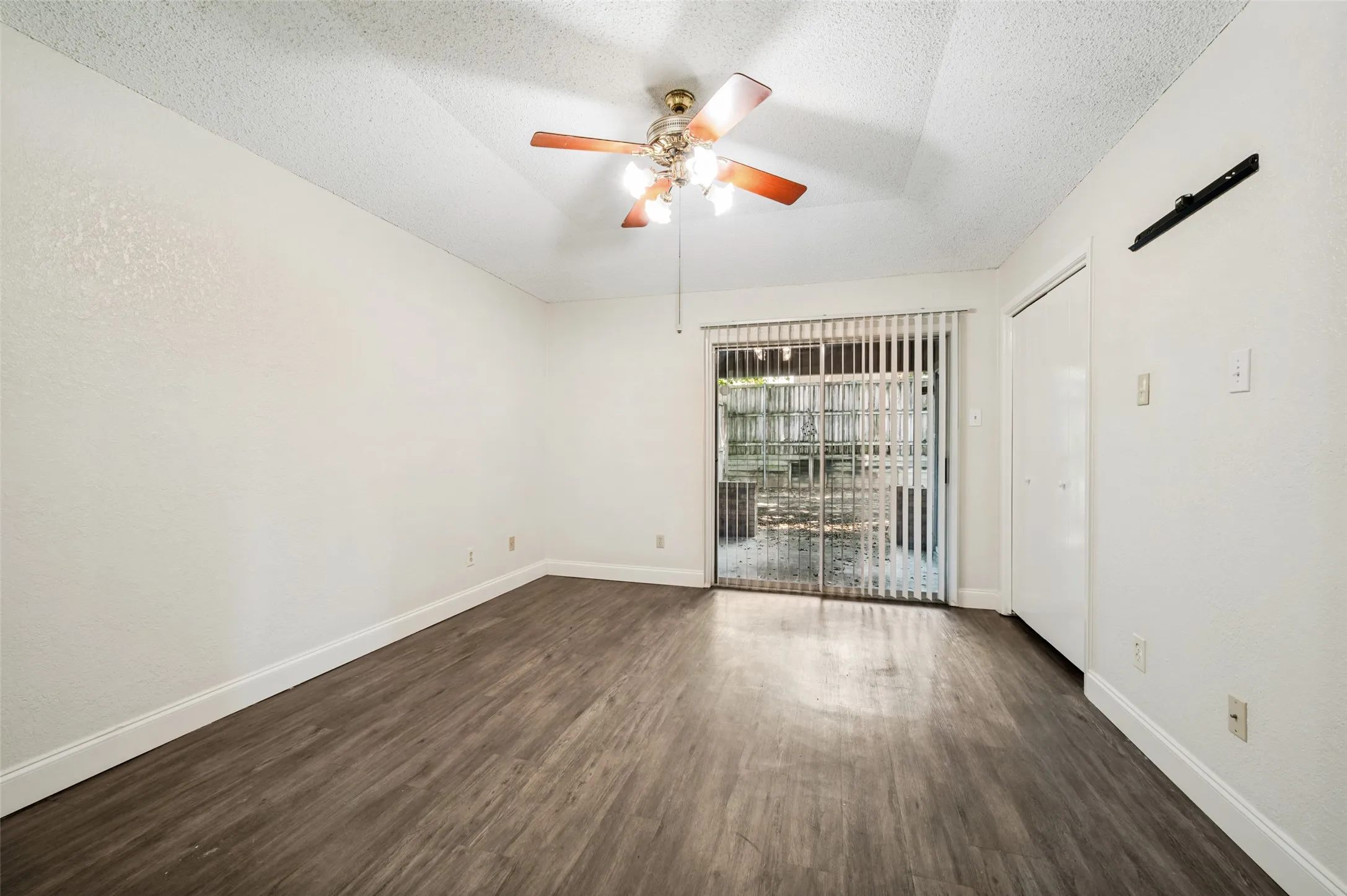 Duplex For Rent in Collin County , 8902 Marilyn Drive, Frisco, Texas 75033, 2 Bedrooms, 1 Bathroom, Garage spaces, 1,134 Sqft, built in 1983, Price $1,700, mls#21338778, Real Estate Agent in Frisco, Homes For Rent in Collin county, Homes For Rent in Frisco, Realtor in Frisco Texas, Real Estate Brokerage Independent Realty Texas, Luminita Cordes Realtor