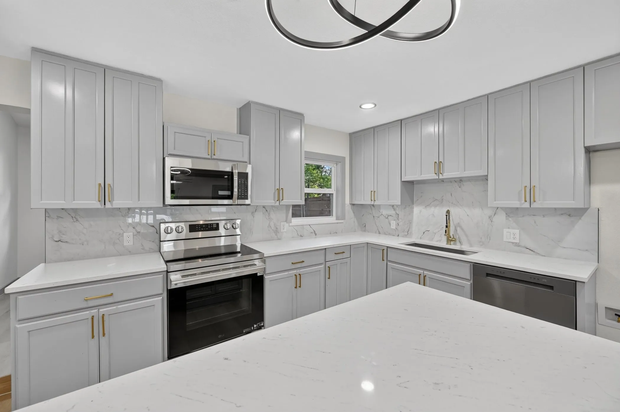 Single Family Residence For Sale in Tarrant County , 1721 IDA Street, Arlington, Texas 76010, 4 Bedroom, 3 Bathroom, Garage spaces, 1,692 Sqft, built in 1954, mls#21351841, Real Estate Agent in Arlington, Homes For Sale in Tarrant county, Homes For Sale in Arlington, Realtor in Arlington Texas, Real Estate Brokerage Independent Realty Texas, Luminita Cordes Realtor