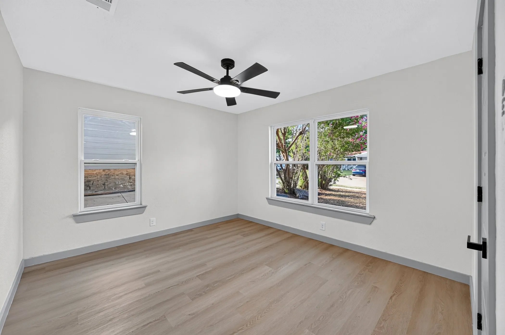 Single Family Residence For Sale in Tarrant County , 1721 IDA Street, Arlington, Texas 76010, 4 Bedroom, 3 Bathroom, Garage spaces, 1,692 Sqft, built in 1954, mls#21351841, Real Estate Agent in Arlington, Homes For Sale in Tarrant county, Homes For Sale in Arlington, Realtor in Arlington Texas, Real Estate Brokerage Independent Realty Texas, Luminita Cordes Realtor