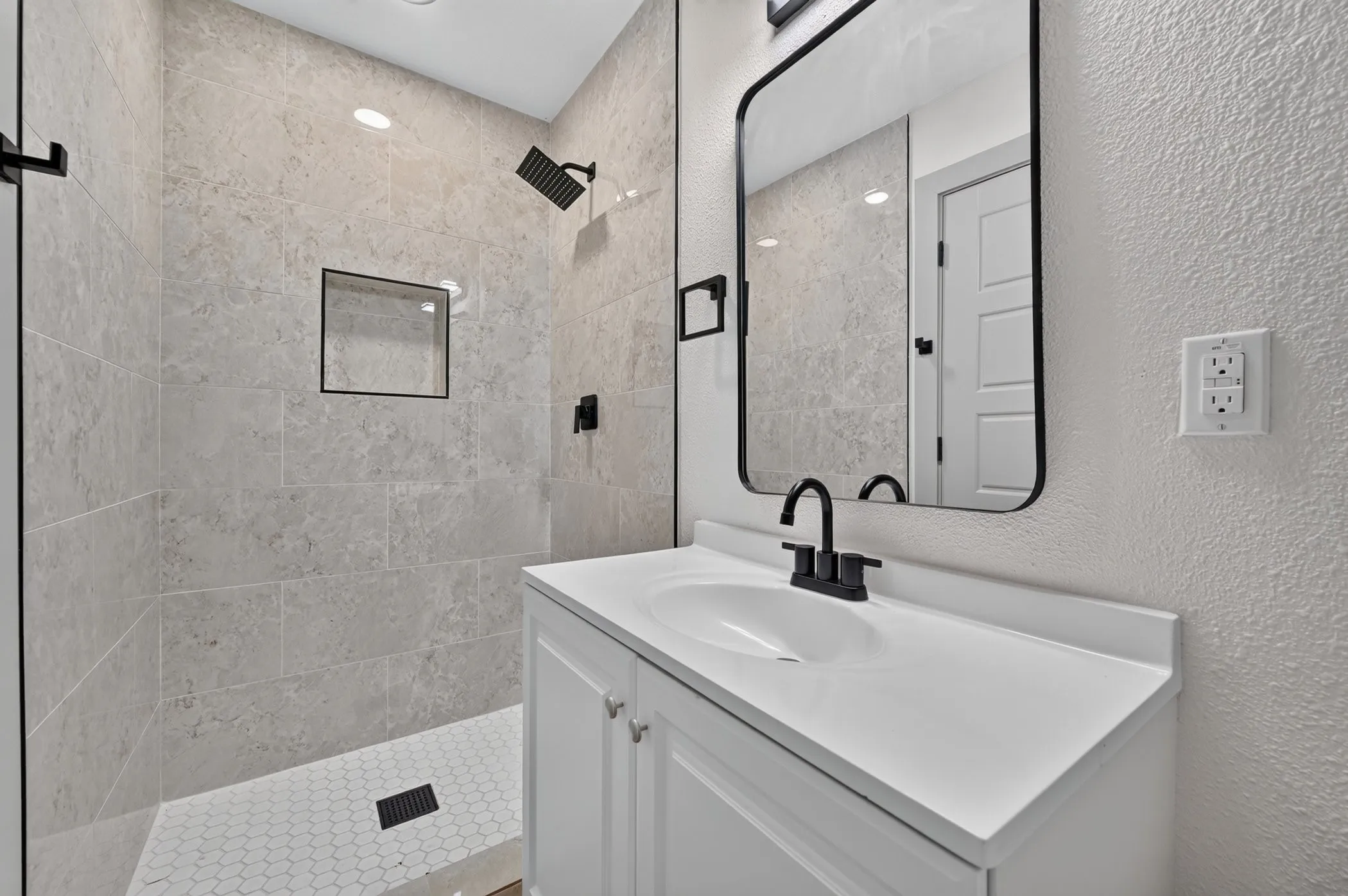 Single Family Residence For Sale in Tarrant County , 1721 IDA Street, Arlington, Texas 76010, 4 Bedroom, 3 Bathroom, Garage spaces, 1,692 Sqft, built in 1954, mls#21351841, Real Estate Agent in Arlington, Homes For Sale in Tarrant county, Homes For Sale in Arlington, Realtor in Arlington Texas, Real Estate Brokerage Independent Realty Texas, Luminita Cordes Realtor