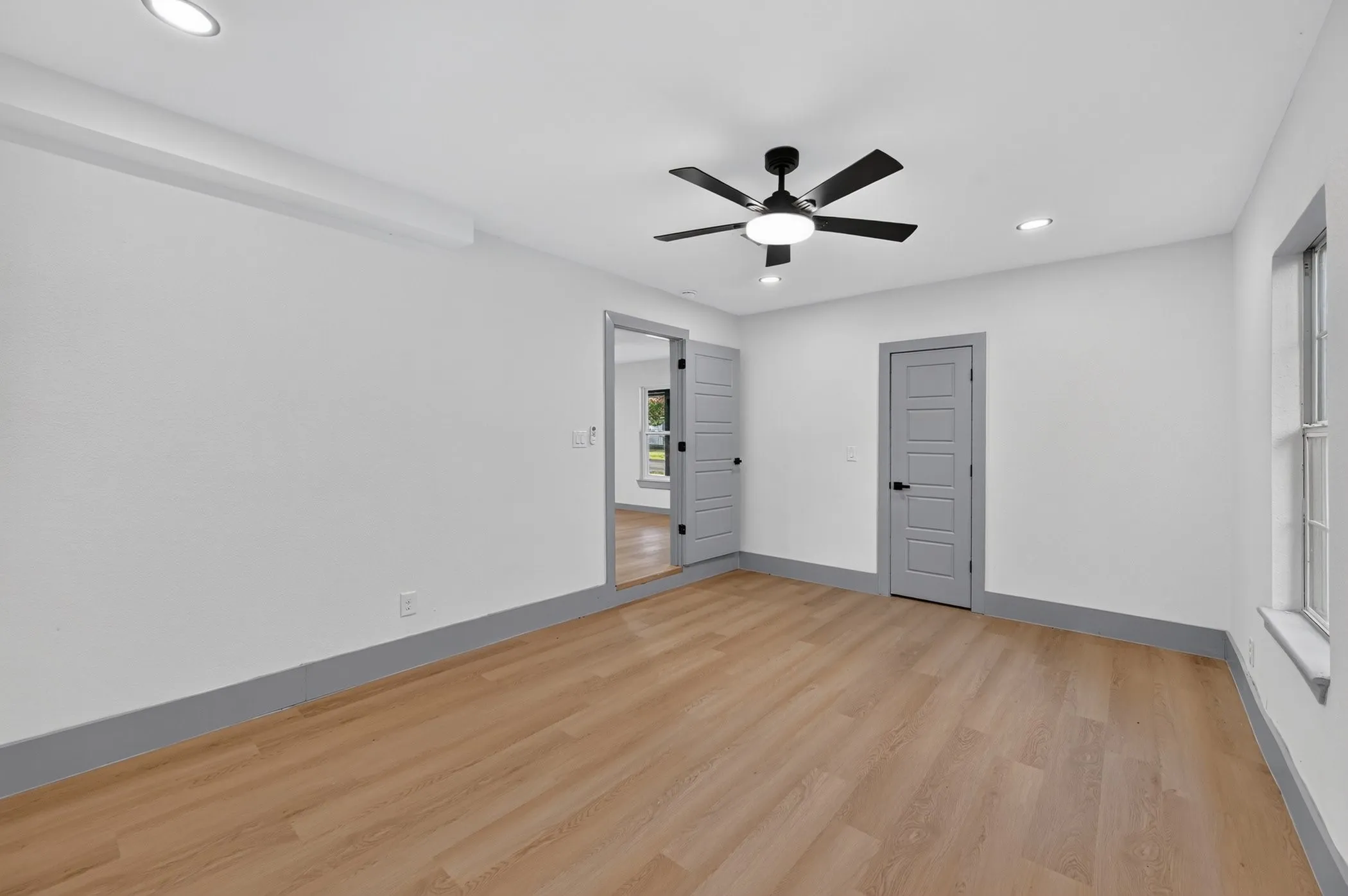 Single Family Residence For Sale in Tarrant County , 1721 IDA Street, Arlington, Texas 76010, 4 Bedroom, 3 Bathroom, Garage spaces, 1,692 Sqft, built in 1954, mls#21351841, Real Estate Agent in Arlington, Homes For Sale in Tarrant county, Homes For Sale in Arlington, Realtor in Arlington Texas, Real Estate Brokerage Independent Realty Texas, Luminita Cordes Realtor