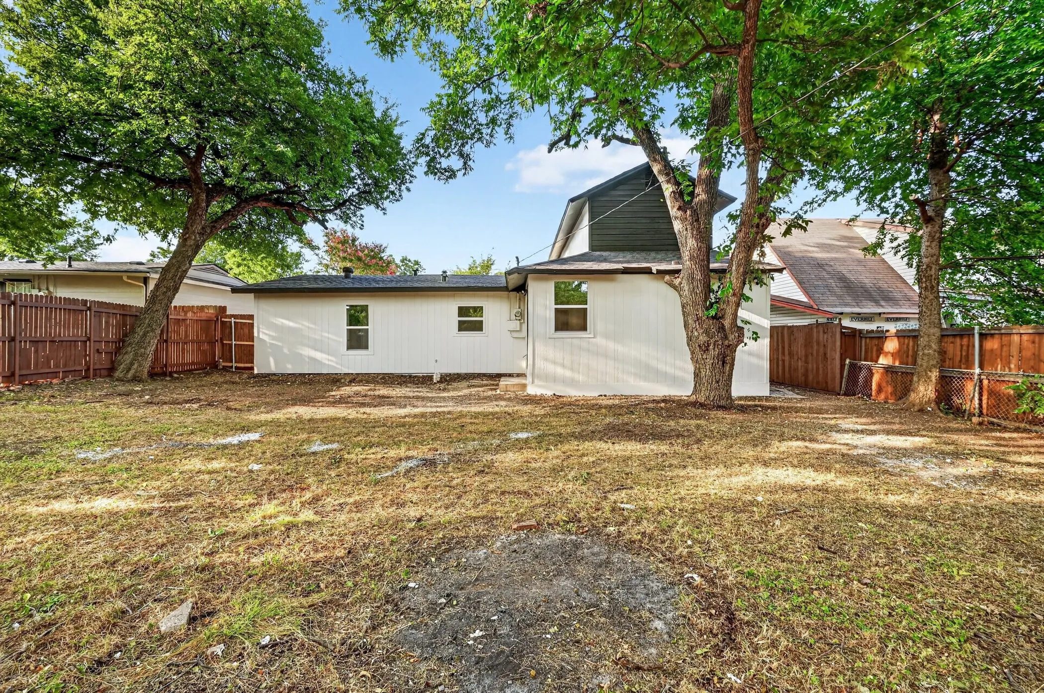 Single Family Residence For Sale in Tarrant County , 1721 IDA Street, Arlington, Texas 76010, 4 Bedroom, 3 Bathroom, Garage spaces, 1,692 Sqft, built in 1954, mls#21351841, Real Estate Agent in Arlington, Homes For Sale in Tarrant county, Homes For Sale in Arlington, Realtor in Arlington Texas, Real Estate Brokerage Independent Realty Texas, Luminita Cordes Realtor