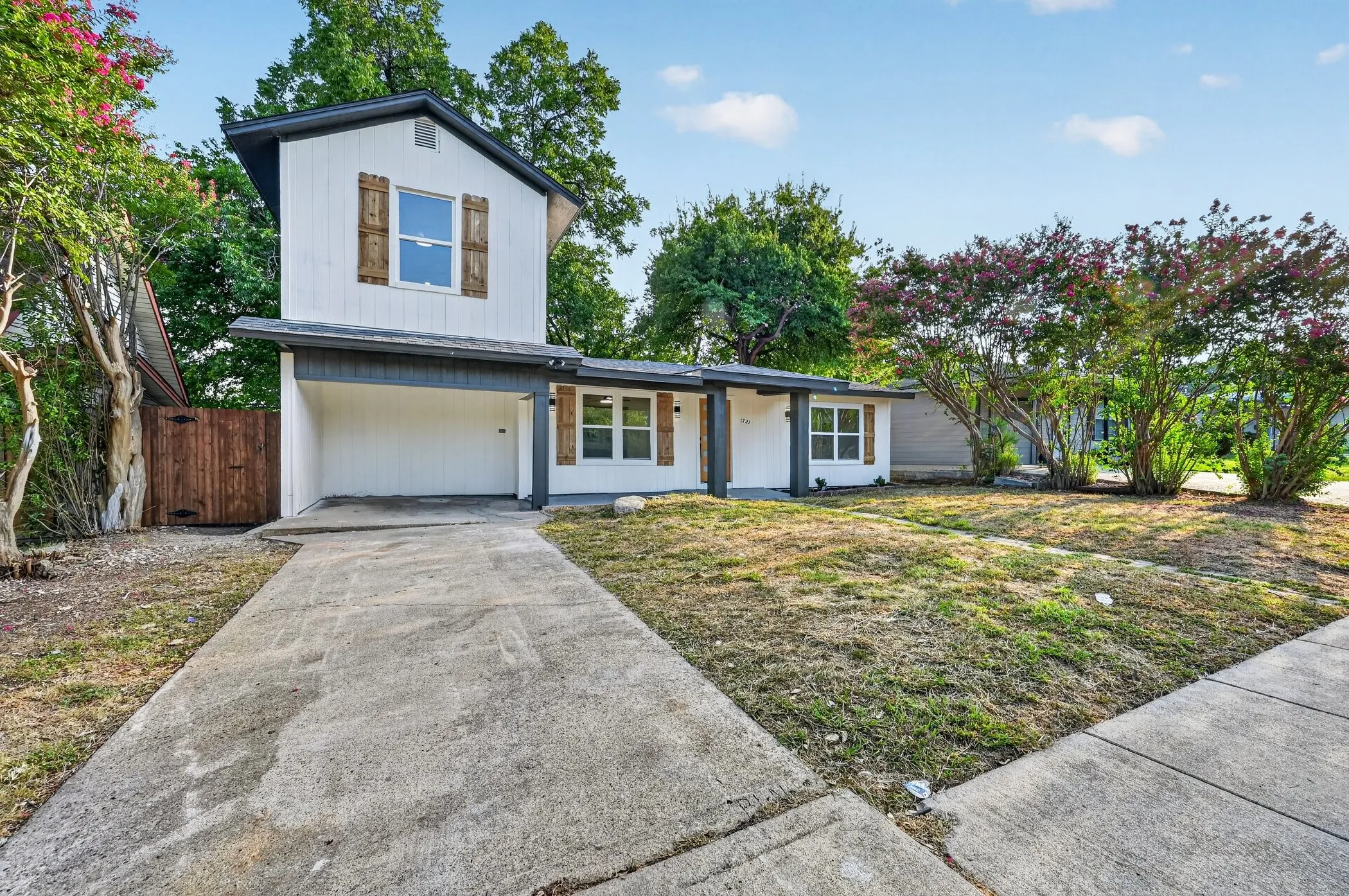 Single Family Residence For Sale in Tarrant County , 1721 IDA Street, Arlington, Texas 76010, 4 Bedroom, 3 Bathroom, Garage spaces, 1,692 Sqft, built in 1954, mls#21351841, Real Estate Agent in Arlington, Homes For Sale in Tarrant county, Homes For Sale in Arlington, Realtor in Arlington Texas, Real Estate Brokerage Independent Realty Texas, Luminita Cordes Realtor
