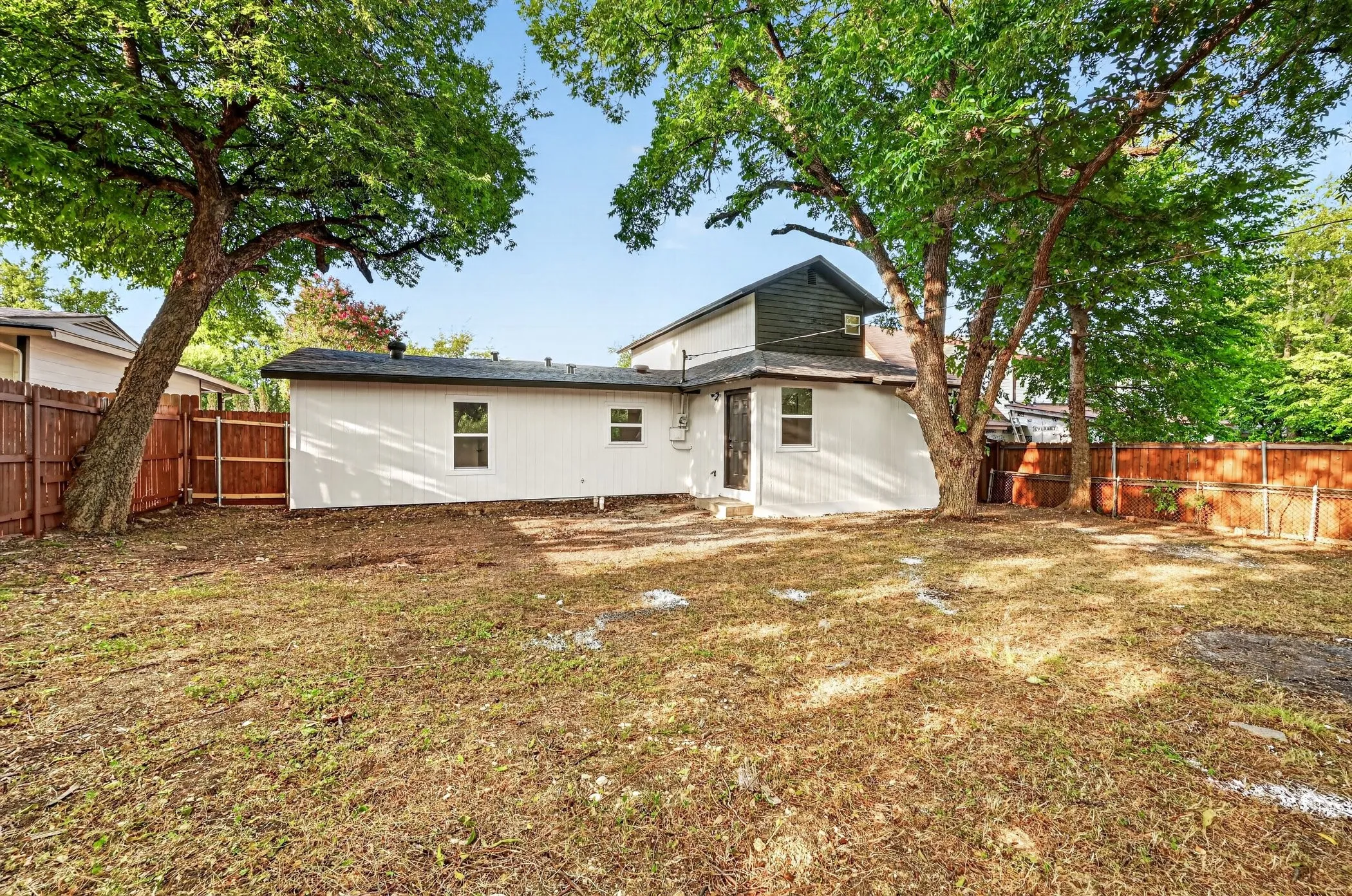 Single Family Residence For Sale in Tarrant County , 1721 IDA Street, Arlington, Texas 76010, 4 Bedroom, 3 Bathroom, Garage spaces, 1,692 Sqft, built in 1954, mls#21351841, Real Estate Agent in Arlington, Homes For Sale in Tarrant county, Homes For Sale in Arlington, Realtor in Arlington Texas, Real Estate Brokerage Independent Realty Texas, Luminita Cordes Realtor