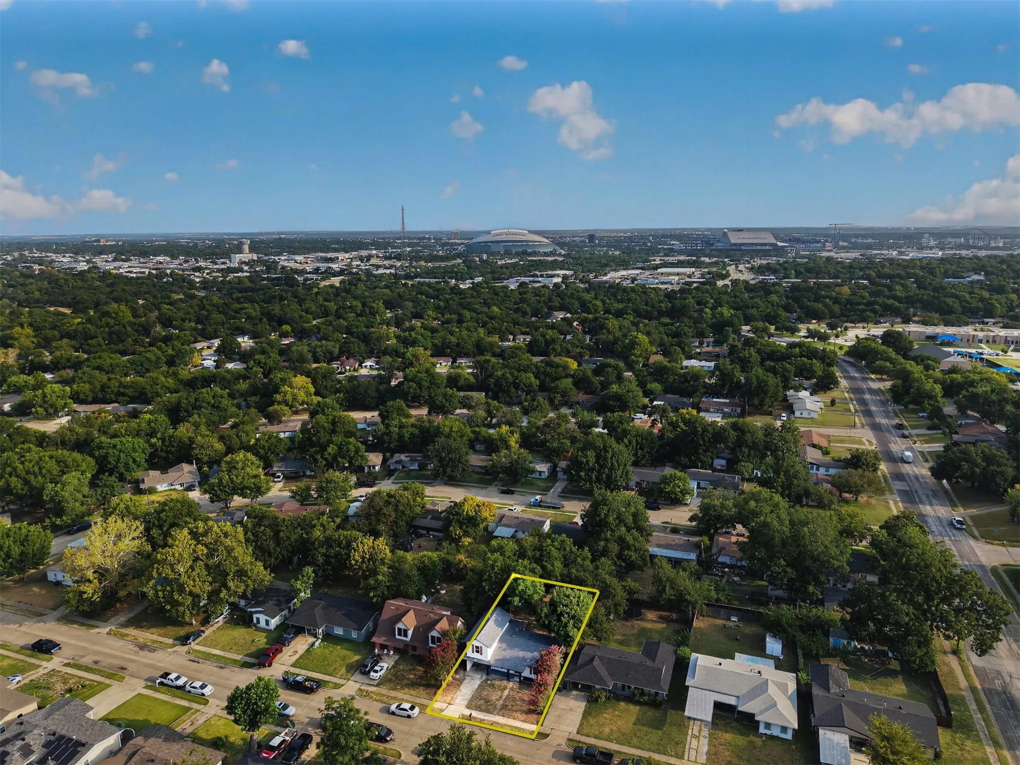 Single Family Residence For Sale in Tarrant County , 1721 IDA Street, Arlington, Texas 76010, 4 Bedroom, 3 Bathroom, Garage spaces, 1,692 Sqft, built in 1954, mls#21351841, Real Estate Agent in Arlington, Homes For Sale in Tarrant county, Homes For Sale in Arlington, Realtor in Arlington Texas, Real Estate Brokerage Independent Realty Texas, Luminita Cordes Realtor