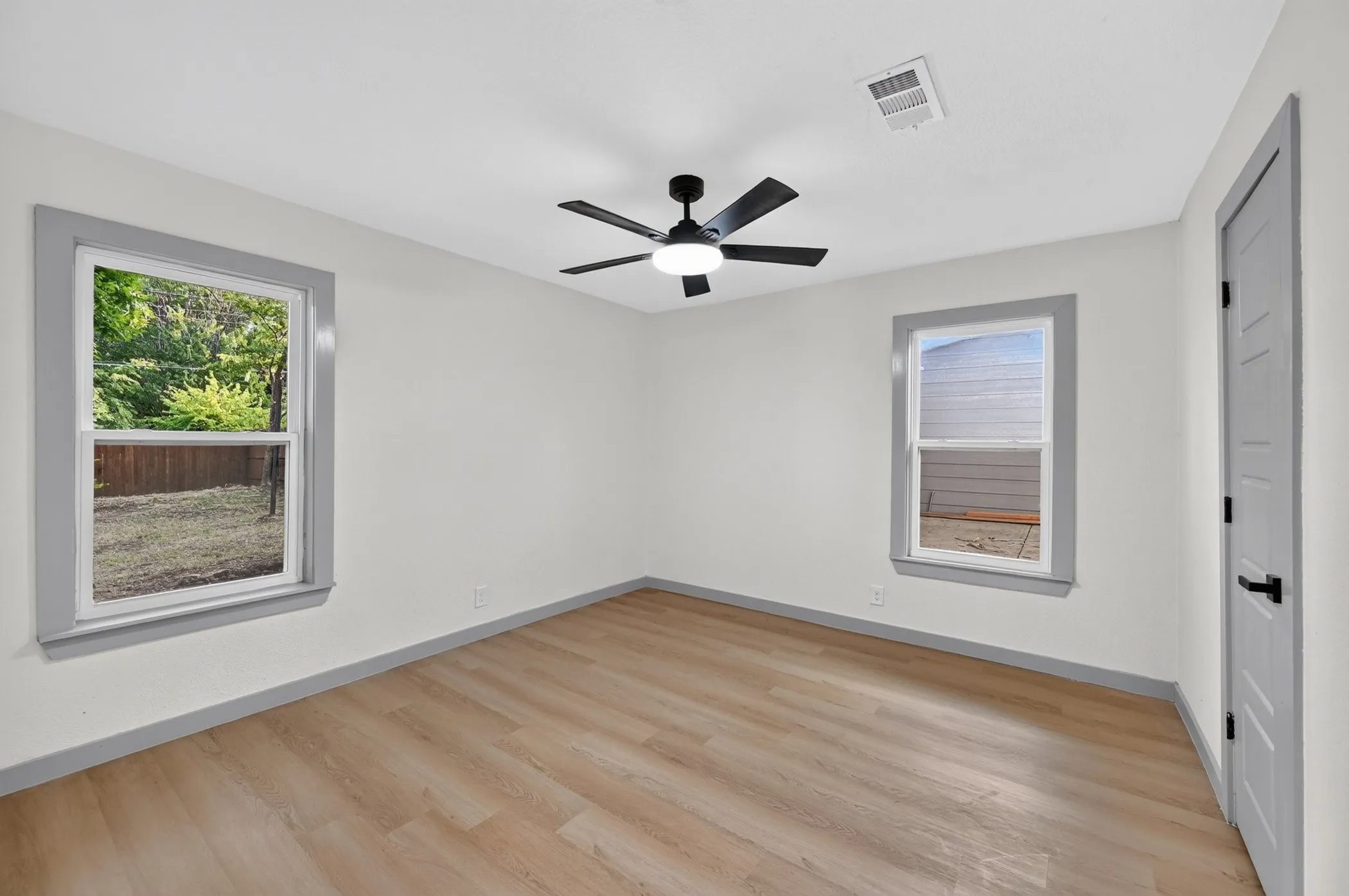 Single Family Residence For Sale in Tarrant County , 1721 IDA Street, Arlington, Texas 76010, 4 Bedroom, 3 Bathroom, Garage spaces, 1,692 Sqft, built in 1954, mls#21351841, Real Estate Agent in Arlington, Homes For Sale in Tarrant county, Homes For Sale in Arlington, Realtor in Arlington Texas, Real Estate Brokerage Independent Realty Texas, Luminita Cordes Realtor