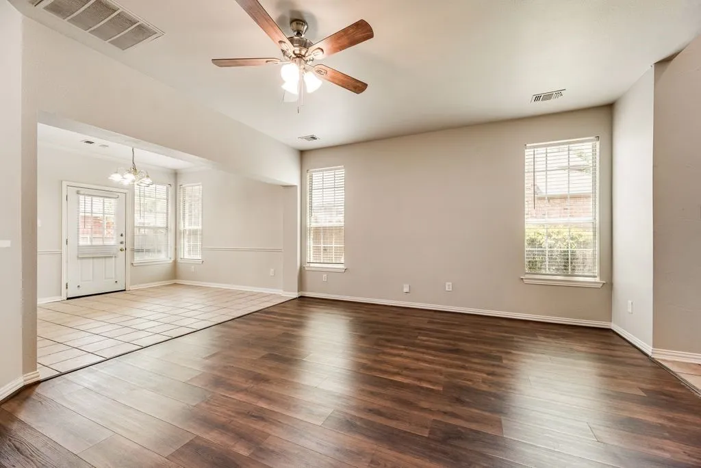 Single Family Residence For Rent in Denton County , 11632 Lenox Lane, Frisco, Texas 75033, 4 Bedroom, 3 Bathroom, 2 Garage spaces, 1,878 Sqft, built in 2002, mls#21352739, Real Estate Agent in Frisco, Homes For Rent in Denton county, Homes For Rent in Frisco, Realtor in Frisco Texas, Real Estate Brokerage Independent Realty Texas, Luminita Cordes Realtor