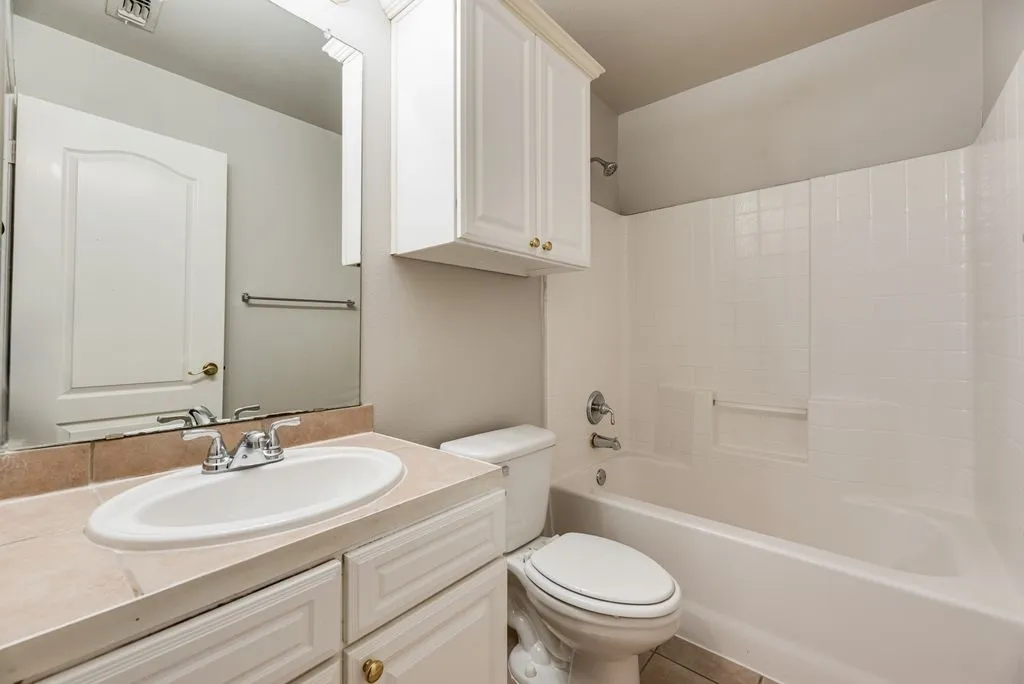 Single Family Residence For Rent in Denton County , 11632 Lenox Lane, Frisco, Texas 75033, 4 Bedroom, 3 Bathroom, 2 Garage spaces, 1,878 Sqft, built in 2002, mls#21352739, Real Estate Agent in Frisco, Homes For Rent in Denton county, Homes For Rent in Frisco, Realtor in Frisco Texas, Real Estate Brokerage Independent Realty Texas, Luminita Cordes Realtor