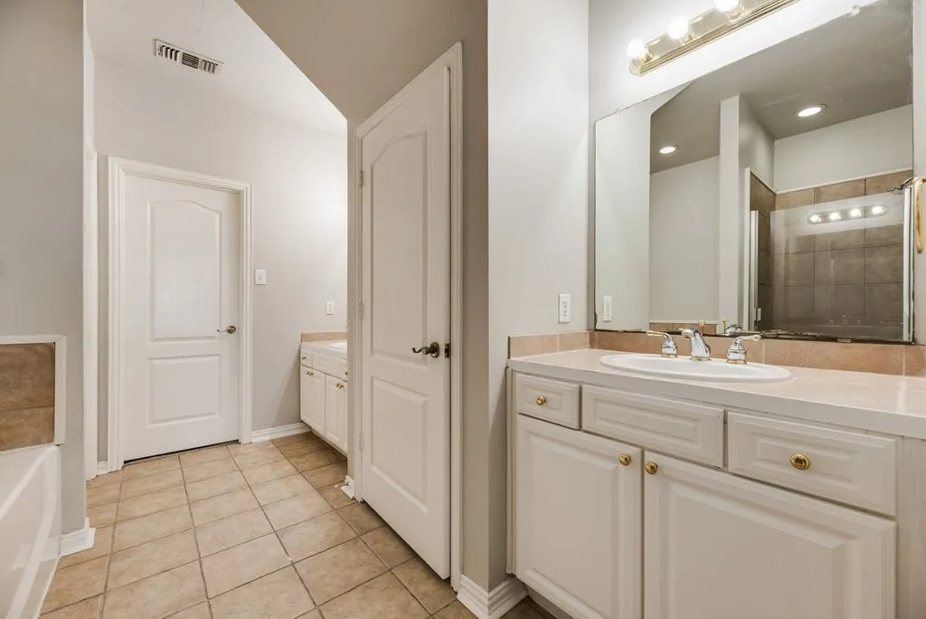 Single Family Residence For Rent in Denton County , 11632 Lenox Lane, Frisco, Texas 75033, 4 Bedroom, 3 Bathroom, 2 Garage spaces, 1,878 Sqft, built in 2002, mls#21352739, Real Estate Agent in Frisco, Homes For Rent in Denton county, Homes For Rent in Frisco, Realtor in Frisco Texas, Real Estate Brokerage Independent Realty Texas, Luminita Cordes Realtor