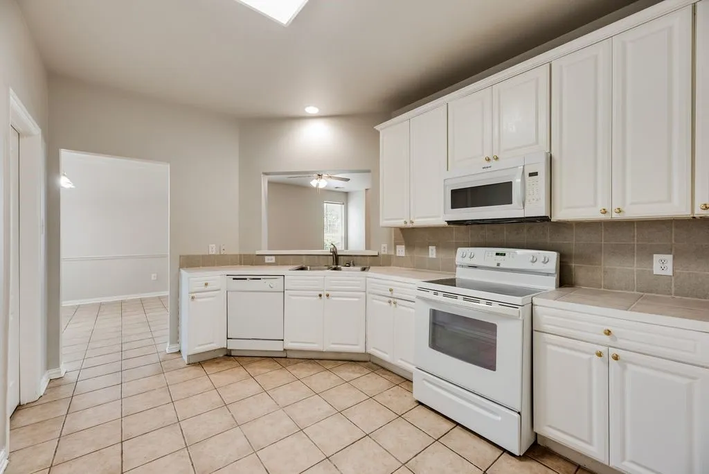 Single Family Residence For Rent in Denton County , 11632 Lenox Lane, Frisco, Texas 75033, 4 Bedroom, 3 Bathroom, 2 Garage spaces, 1,878 Sqft, built in 2002, mls#21352739, Real Estate Agent in Frisco, Homes For Rent in Denton county, Homes For Rent in Frisco, Realtor in Frisco Texas, Real Estate Brokerage Independent Realty Texas, Luminita Cordes Realtor