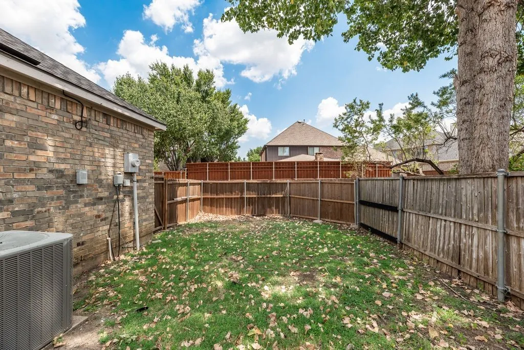 Single Family Residence For Rent in Denton County , 11632 Lenox Lane, Frisco, Texas 75033, 4 Bedroom, 3 Bathroom, 2 Garage spaces, 1,878 Sqft, built in 2002, mls#21352739, Real Estate Agent in Frisco, Homes For Rent in Denton county, Homes For Rent in Frisco, Realtor in Frisco Texas, Real Estate Brokerage Independent Realty Texas, Luminita Cordes Realtor