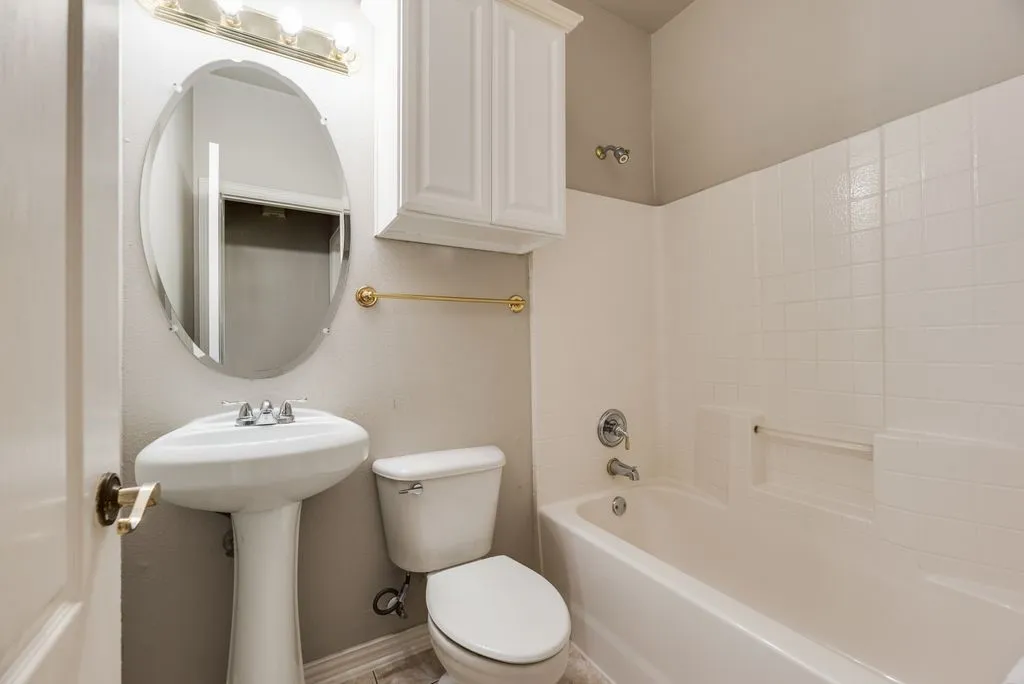 Single Family Residence For Rent in Denton County , 11632 Lenox Lane, Frisco, Texas 75033, 4 Bedroom, 3 Bathroom, 2 Garage spaces, 1,878 Sqft, built in 2002, mls#21352739, Real Estate Agent in Frisco, Homes For Rent in Denton county, Homes For Rent in Frisco, Realtor in Frisco Texas, Real Estate Brokerage Independent Realty Texas, Luminita Cordes Realtor