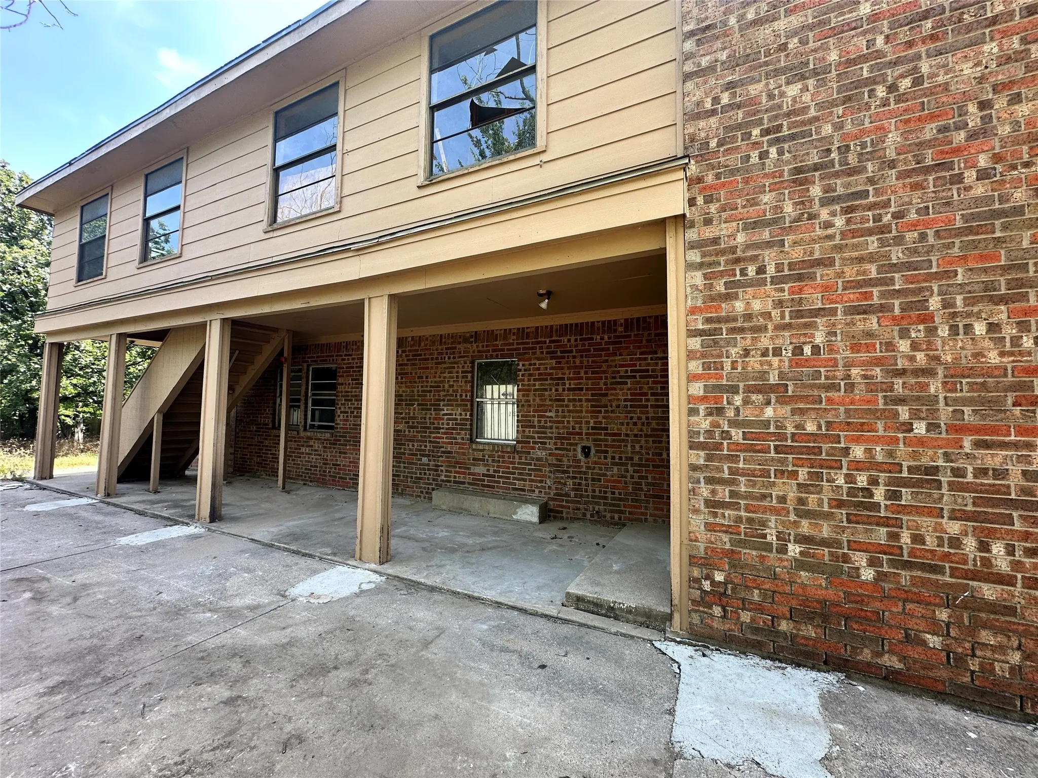 Duplex For Sale in Tarrant County , 722 W Boyce Avenue 2, Fort Worth, Texas 76115, 0, 0, Garage spaces, 0 Sqft, built in 1954, mls#21346168, Real Estate Agent in Fort Worth, Homes For Sale in Tarrant county, Homes For Sale in Fort Worth, Realtor in Fort Worth Texas, Real Estate Brokerage Independent Realty Texas, Luminita Cordes Realtor