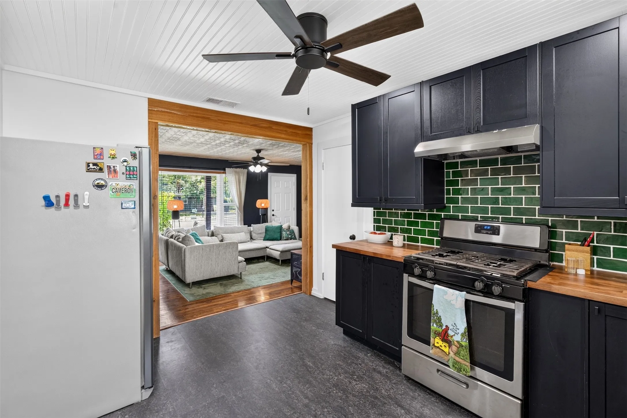 Single Family Residence For Sale in Johnson County , 1006 Poindexter Avenue, Cleburne, Texas 76033, 3 Bedroom, 1 Bathroom, 1 Garage spaces, 1,144 Sqft, built in 1955, mls#21352422, Real Estate Agent in Cleburne, Homes For Sale in Johnson county, Homes For Sale in Cleburne, Realtor in Cleburne Texas, Real Estate Brokerage Independent Realty Texas, Luminita Cordes Realtor