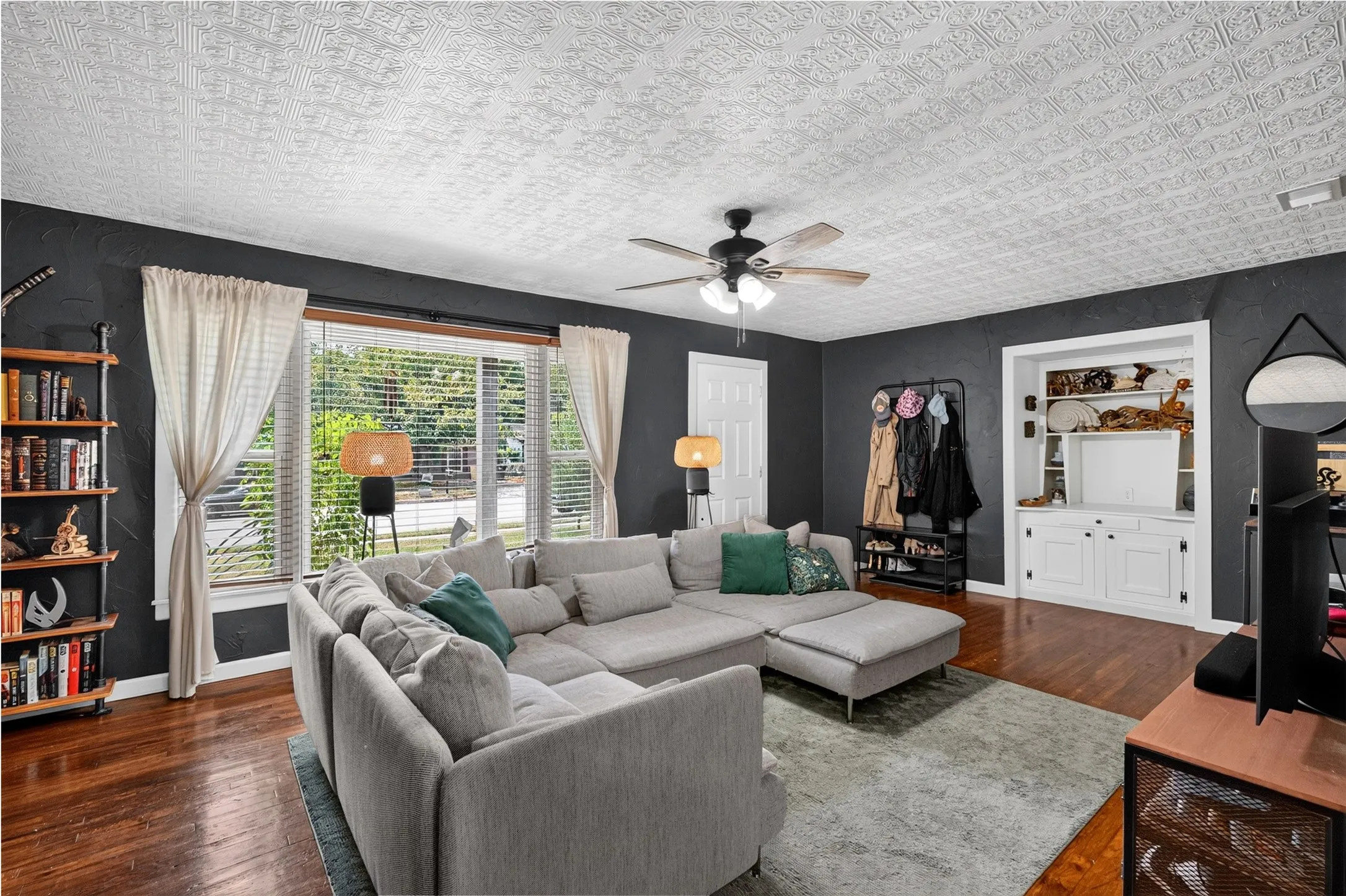 Single Family Residence For Sale in Johnson County , 1006 Poindexter Avenue, Cleburne, Texas 76033, 3 Bedroom, 1 Bathroom, 1 Garage spaces, 1,144 Sqft, built in 1955, mls#21352422, Real Estate Agent in Cleburne, Homes For Sale in Johnson county, Homes For Sale in Cleburne, Realtor in Cleburne Texas, Real Estate Brokerage Independent Realty Texas, Luminita Cordes Realtor