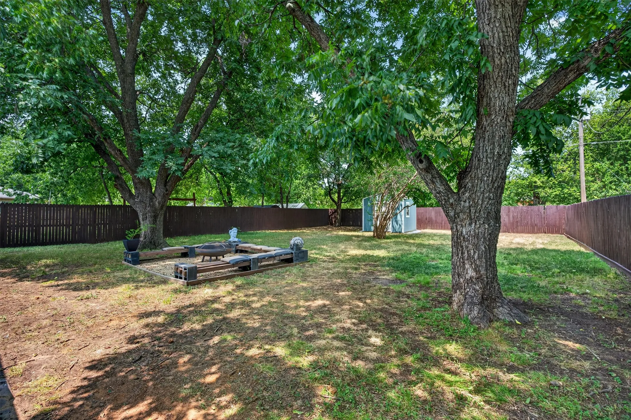 Single Family Residence For Sale in Johnson County , 1006 Poindexter Avenue, Cleburne, Texas 76033, 3 Bedroom, 1 Bathroom, 1 Garage spaces, 1,144 Sqft, built in 1955, mls#21352422, Real Estate Agent in Cleburne, Homes For Sale in Johnson county, Homes For Sale in Cleburne, Realtor in Cleburne Texas, Real Estate Brokerage Independent Realty Texas, Luminita Cordes Realtor