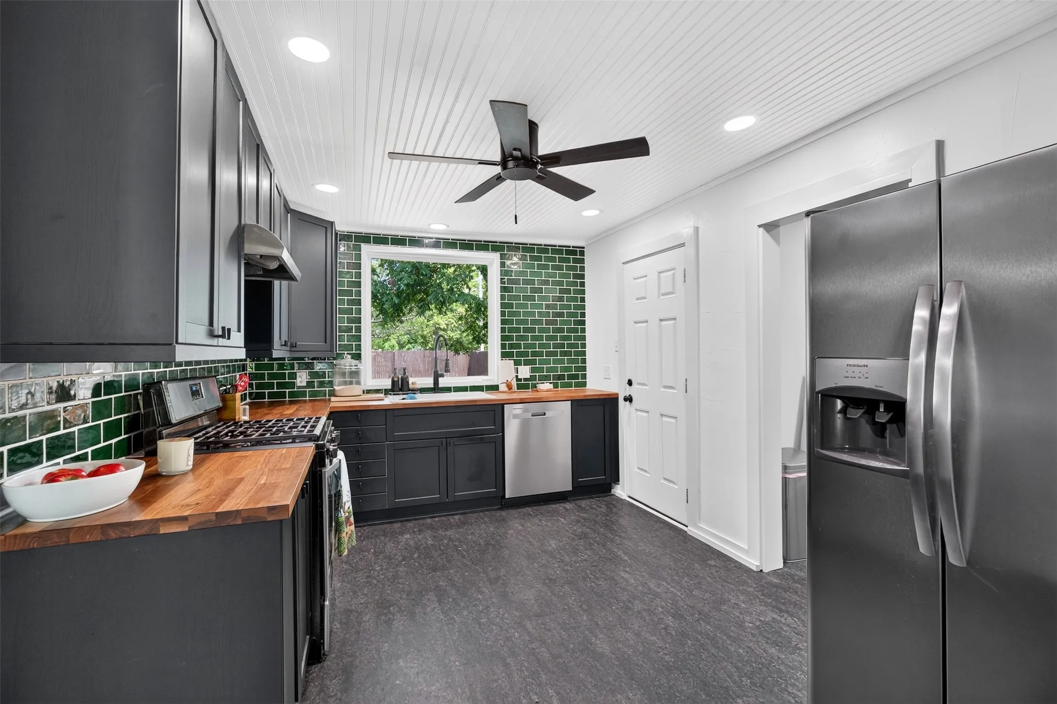 Single Family Residence For Sale in Johnson County , 1006 Poindexter Avenue, Cleburne, Texas 76033, 3 Bedroom, 1 Bathroom, 1 Garage spaces, 1,144 Sqft, built in 1955, mls#21352422, Real Estate Agent in Cleburne, Homes For Sale in Johnson county, Homes For Sale in Cleburne, Realtor in Cleburne Texas, Real Estate Brokerage Independent Realty Texas, Luminita Cordes Realtor