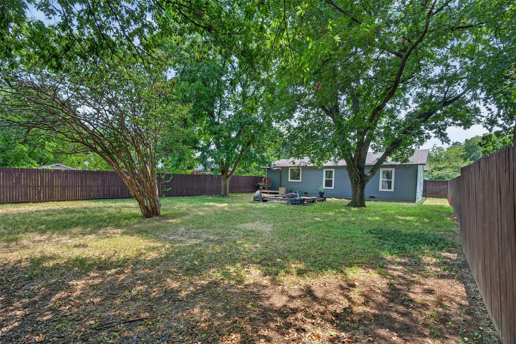 Single Family Residence For Sale in Johnson County , 1006 Poindexter Avenue, Cleburne, Texas 76033, 3 Bedroom, 1 Bathroom, 1 Garage spaces, 1,144 Sqft, built in 1955, mls#21352422, Real Estate Agent in Cleburne, Homes For Sale in Johnson county, Homes For Sale in Cleburne, Realtor in Cleburne Texas, Real Estate Brokerage Independent Realty Texas, Luminita Cordes Realtor