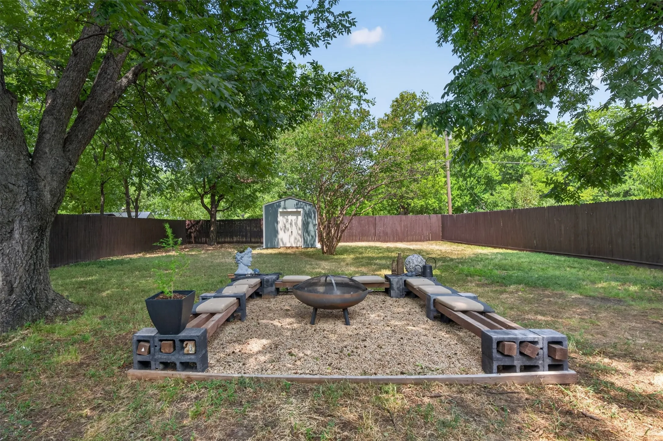 Single Family Residence For Sale in Johnson County , 1006 Poindexter Avenue, Cleburne, Texas 76033, 3 Bedroom, 1 Bathroom, 1 Garage spaces, 1,144 Sqft, built in 1955, mls#21352422, Real Estate Agent in Cleburne, Homes For Sale in Johnson county, Homes For Sale in Cleburne, Realtor in Cleburne Texas, Real Estate Brokerage Independent Realty Texas, Luminita Cordes Realtor