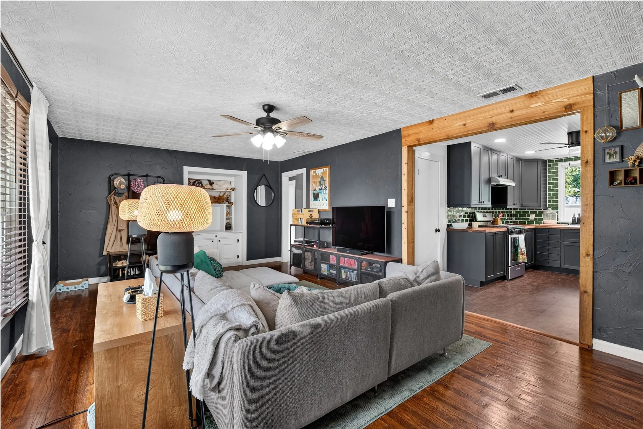 Single Family Residence For Sale in Johnson County , 1006 Poindexter Avenue, Cleburne, Texas 76033, 3 Bedroom, 1 Bathroom, 1 Garage spaces, 1,144 Sqft, built in 1955, mls#21352422, Real Estate Agent in Cleburne, Homes For Sale in Johnson county, Homes For Sale in Cleburne, Realtor in Cleburne Texas, Real Estate Brokerage Independent Realty Texas, Luminita Cordes Realtor