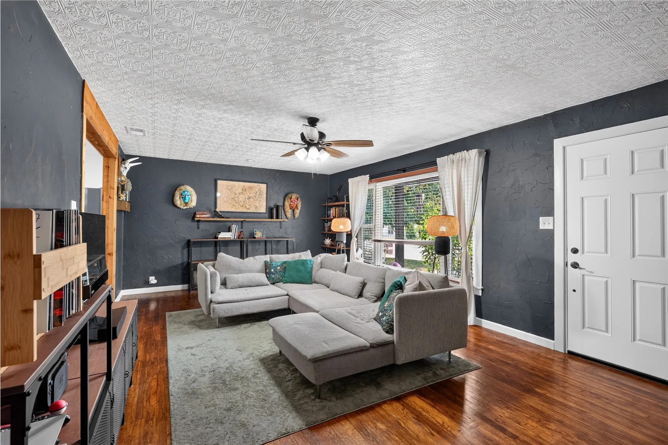 Single Family Residence For Sale in Johnson County , 1006 Poindexter Avenue, Cleburne, Texas 76033, 3 Bedroom, 1 Bathroom, 1 Garage spaces, 1,144 Sqft, built in 1955, mls#21352422, Real Estate Agent in Cleburne, Homes For Sale in Johnson county, Homes For Sale in Cleburne, Realtor in Cleburne Texas, Real Estate Brokerage Independent Realty Texas, Luminita Cordes Realtor