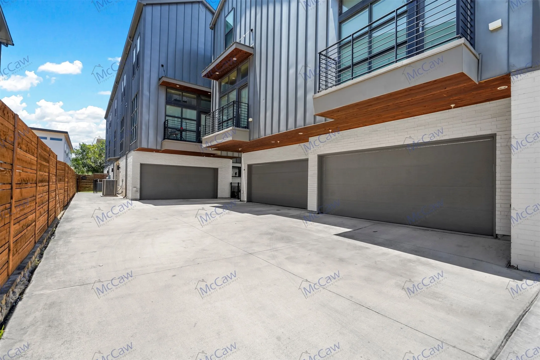 Townhouse For Rent in Dallas County , 5202 Capitol Avenue 1108, Dallas, Texas 75206, 2 Bedroom, 3 Bathroom, 2 Garage spaces, 1,406 Sqft, built in 2016, mls#21352784, Real Estate Agent in Dallas, Homes For Rent in Dallas county, Homes For Rent in Dallas, Realtor in Dallas Texas, Real Estate Brokerage Independent Realty Texas, Luminita Cordes Realtor