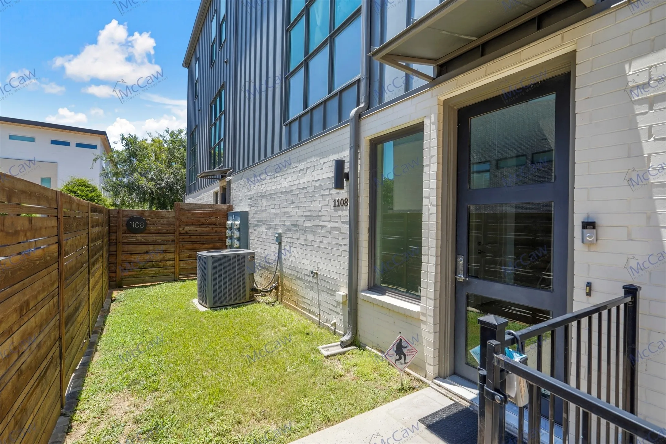Townhouse For Rent in Dallas County , 5202 Capitol Avenue 1108, Dallas, Texas 75206, 2 Bedroom, 3 Bathroom, 2 Garage spaces, 1,406 Sqft, built in 2016, mls#21352784, Real Estate Agent in Dallas, Homes For Rent in Dallas county, Homes For Rent in Dallas, Realtor in Dallas Texas, Real Estate Brokerage Independent Realty Texas, Luminita Cordes Realtor