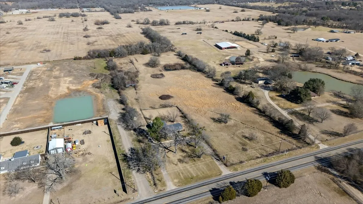 Single Family Residence For Sale in Henderson County , 11710 State Highway 198 Highway, Payne Springs, Texas 75156, 3 Bedroom, 3 Bathroom, Garage spaces, 2,308 Sqft, built in 1978, mls#21352789, Real Estate Agent in Payne Springs, Homes For Sale in Henderson county, Homes For Sale in Payne Springs, Realtor in Payne Springs Texas, Real Estate Brokerage Independent Realty Texas, Luminita Cordes Realtor