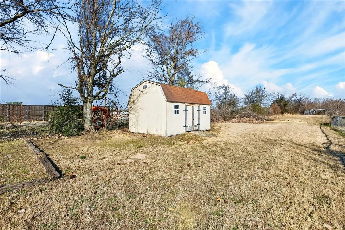 Single Family Residence For Sale in Henderson County , 11710 State Highway 198 Highway, Payne Springs, Texas 75156, 3 Bedroom, 3 Bathroom, Garage spaces, 2,308 Sqft, built in 1978, mls#21352789, Real Estate Agent in Payne Springs, Homes For Sale in Henderson county, Homes For Sale in Payne Springs, Realtor in Payne Springs Texas, Real Estate Brokerage Independent Realty Texas, Luminita Cordes Realtor