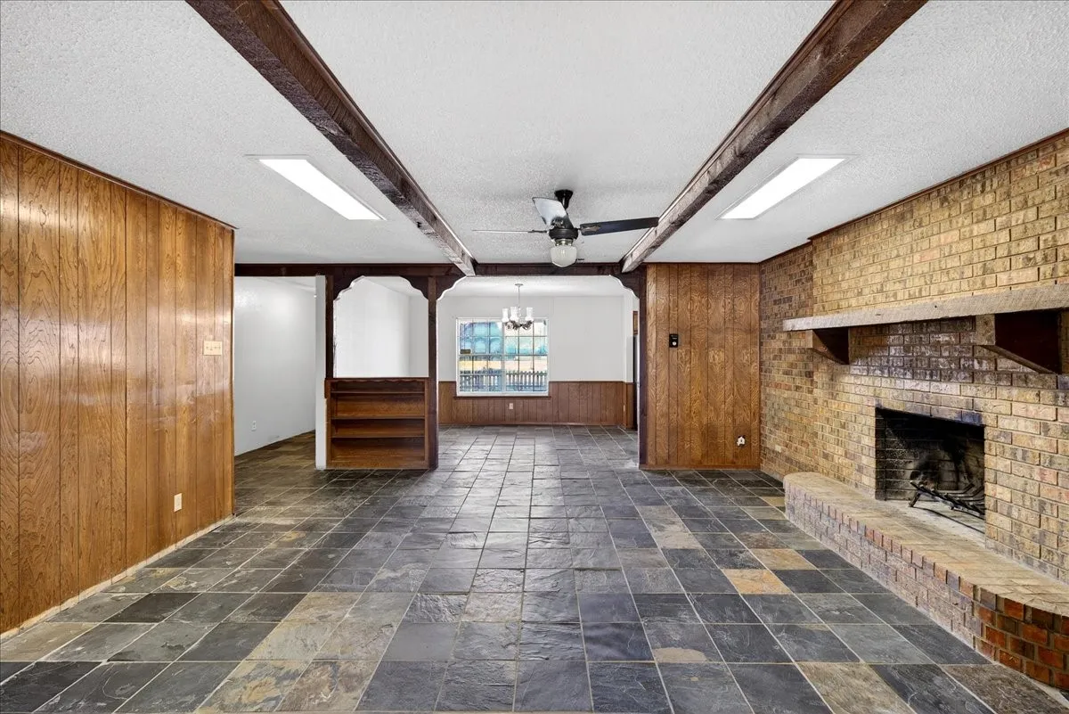 Single Family Residence For Sale in Henderson County , 11710 State Highway 198 Highway, Payne Springs, Texas 75156, 3 Bedroom, 3 Bathroom, Garage spaces, 2,308 Sqft, built in 1978, mls#21352789, Real Estate Agent in Payne Springs, Homes For Sale in Henderson county, Homes For Sale in Payne Springs, Realtor in Payne Springs Texas, Real Estate Brokerage Independent Realty Texas, Luminita Cordes Realtor