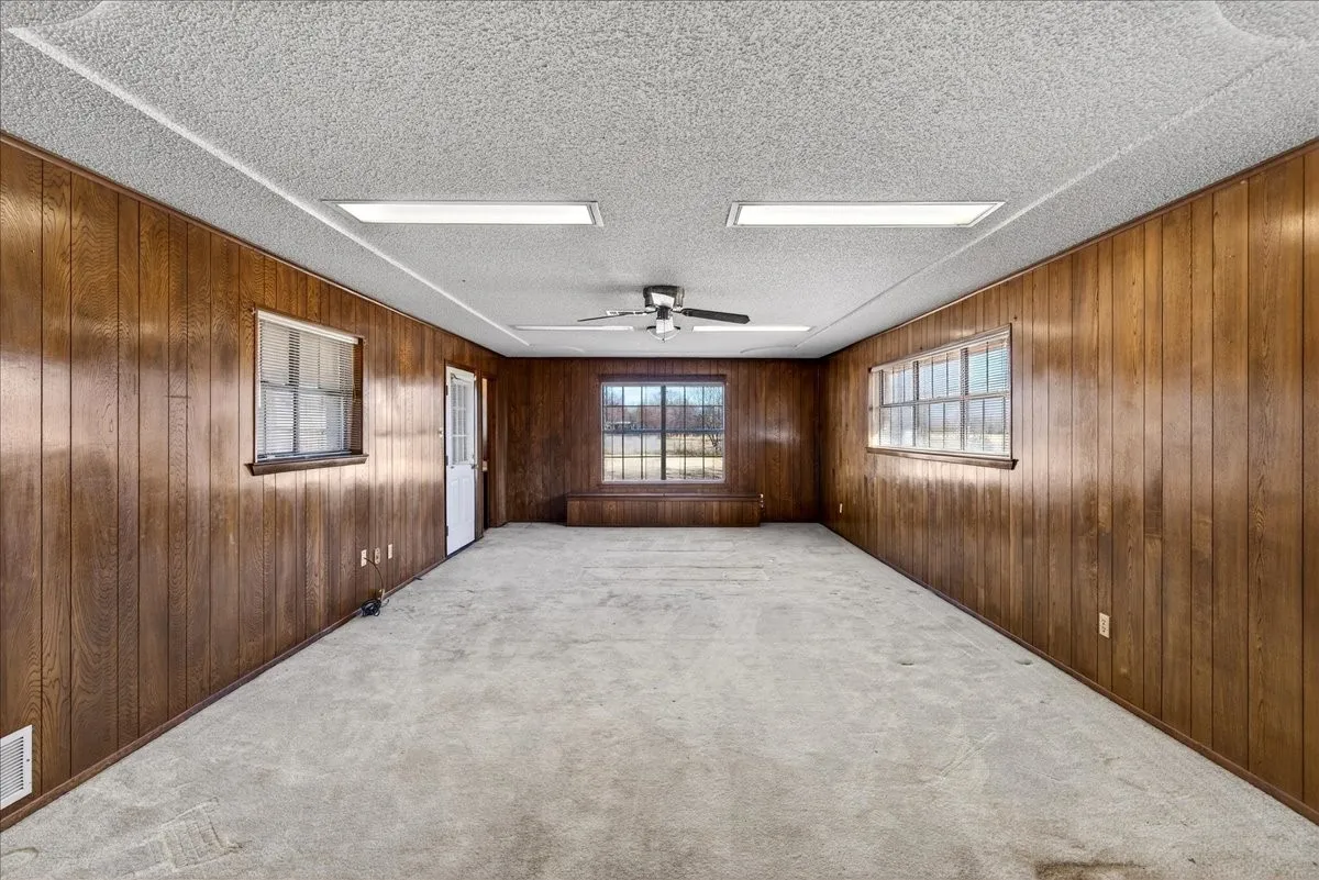 Single Family Residence For Sale in Henderson County , 11710 State Highway 198 Highway, Payne Springs, Texas 75156, 3 Bedroom, 3 Bathroom, Garage spaces, 2,308 Sqft, built in 1978, mls#21352789, Real Estate Agent in Payne Springs, Homes For Sale in Henderson county, Homes For Sale in Payne Springs, Realtor in Payne Springs Texas, Real Estate Brokerage Independent Realty Texas, Luminita Cordes Realtor