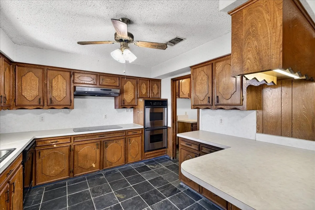 Single Family Residence For Sale in Henderson County , 11710 State Highway 198 Highway, Payne Springs, Texas 75156, 3 Bedroom, 3 Bathroom, Garage spaces, 2,308 Sqft, built in 1978, mls#21352789, Real Estate Agent in Payne Springs, Homes For Sale in Henderson county, Homes For Sale in Payne Springs, Realtor in Payne Springs Texas, Real Estate Brokerage Independent Realty Texas, Luminita Cordes Realtor