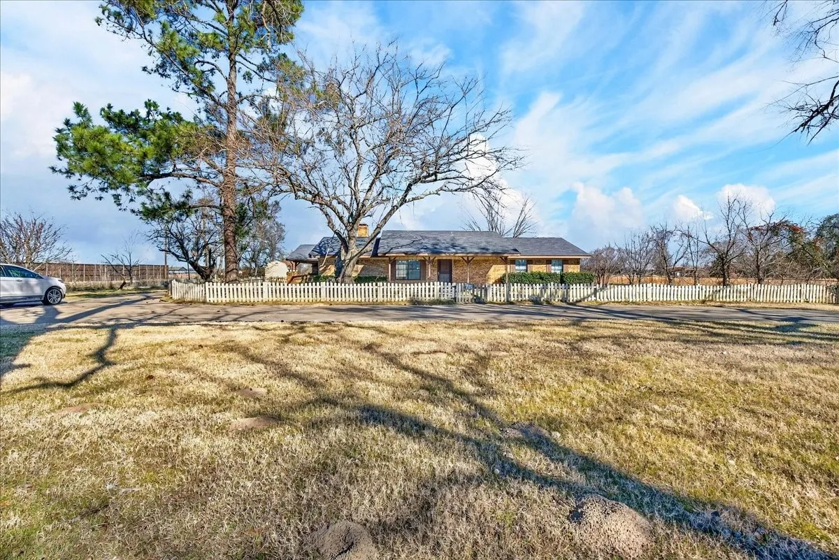 Single Family Residence For Sale in Henderson County , 11710 State Highway 198 Highway, Payne Springs, Texas 75156, 3 Bedroom, 3 Bathroom, Garage spaces, 2,308 Sqft, built in 1978, mls#21352789, Real Estate Agent in Payne Springs, Homes For Sale in Henderson county, Homes For Sale in Payne Springs, Realtor in Payne Springs Texas, Real Estate Brokerage Independent Realty Texas, Luminita Cordes Realtor