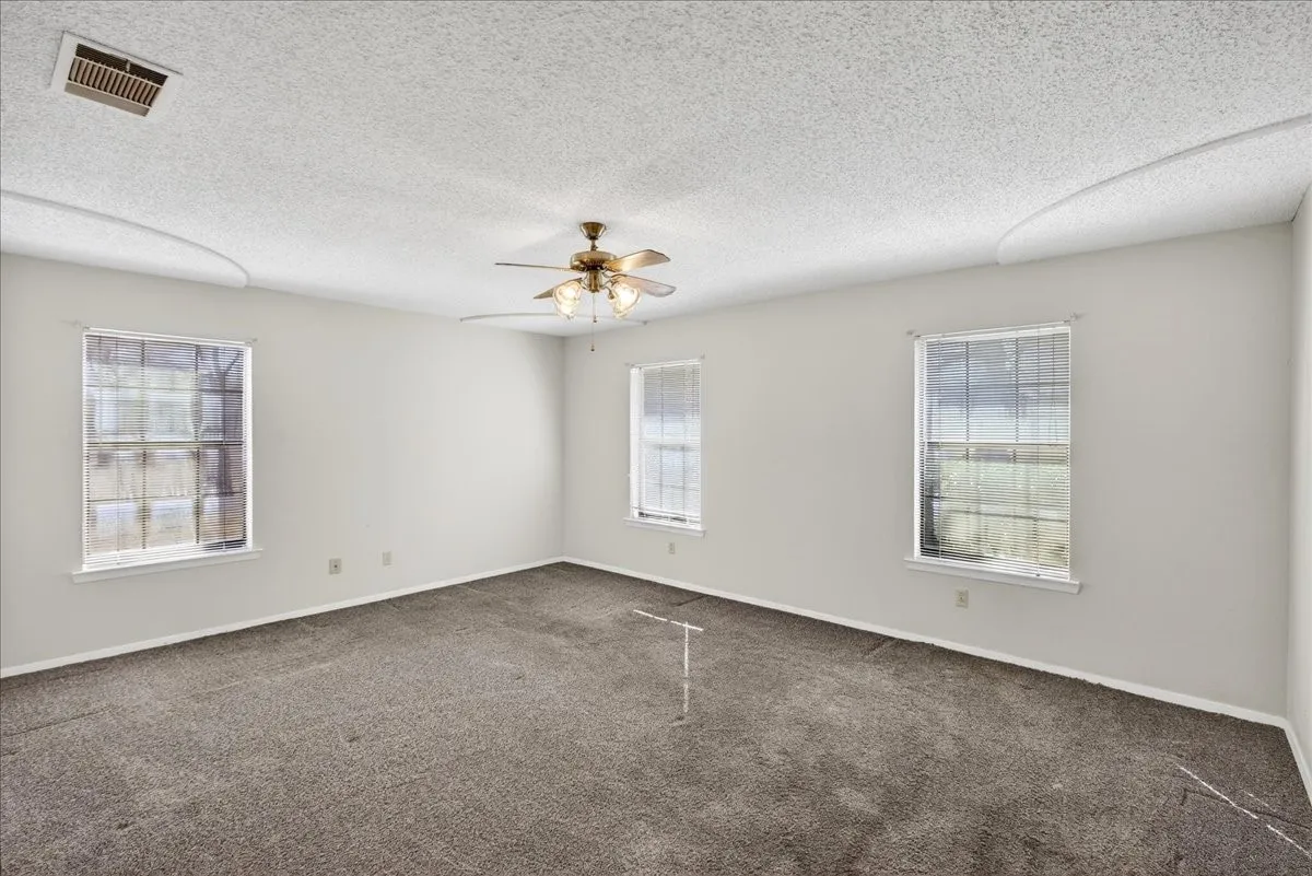 Single Family Residence For Sale in Henderson County , 11710 State Highway 198 Highway, Payne Springs, Texas 75156, 3 Bedroom, 3 Bathroom, Garage spaces, 2,308 Sqft, built in 1978, mls#21352789, Real Estate Agent in Payne Springs, Homes For Sale in Henderson county, Homes For Sale in Payne Springs, Realtor in Payne Springs Texas, Real Estate Brokerage Independent Realty Texas, Luminita Cordes Realtor