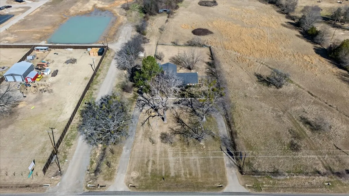 Single Family Residence For Sale in Henderson County , 11710 State Highway 198 Highway, Payne Springs, Texas 75156, 3 Bedroom, 3 Bathroom, Garage spaces, 2,308 Sqft, built in 1978, mls#21352789, Real Estate Agent in Payne Springs, Homes For Sale in Henderson county, Homes For Sale in Payne Springs, Realtor in Payne Springs Texas, Real Estate Brokerage Independent Realty Texas, Luminita Cordes Realtor