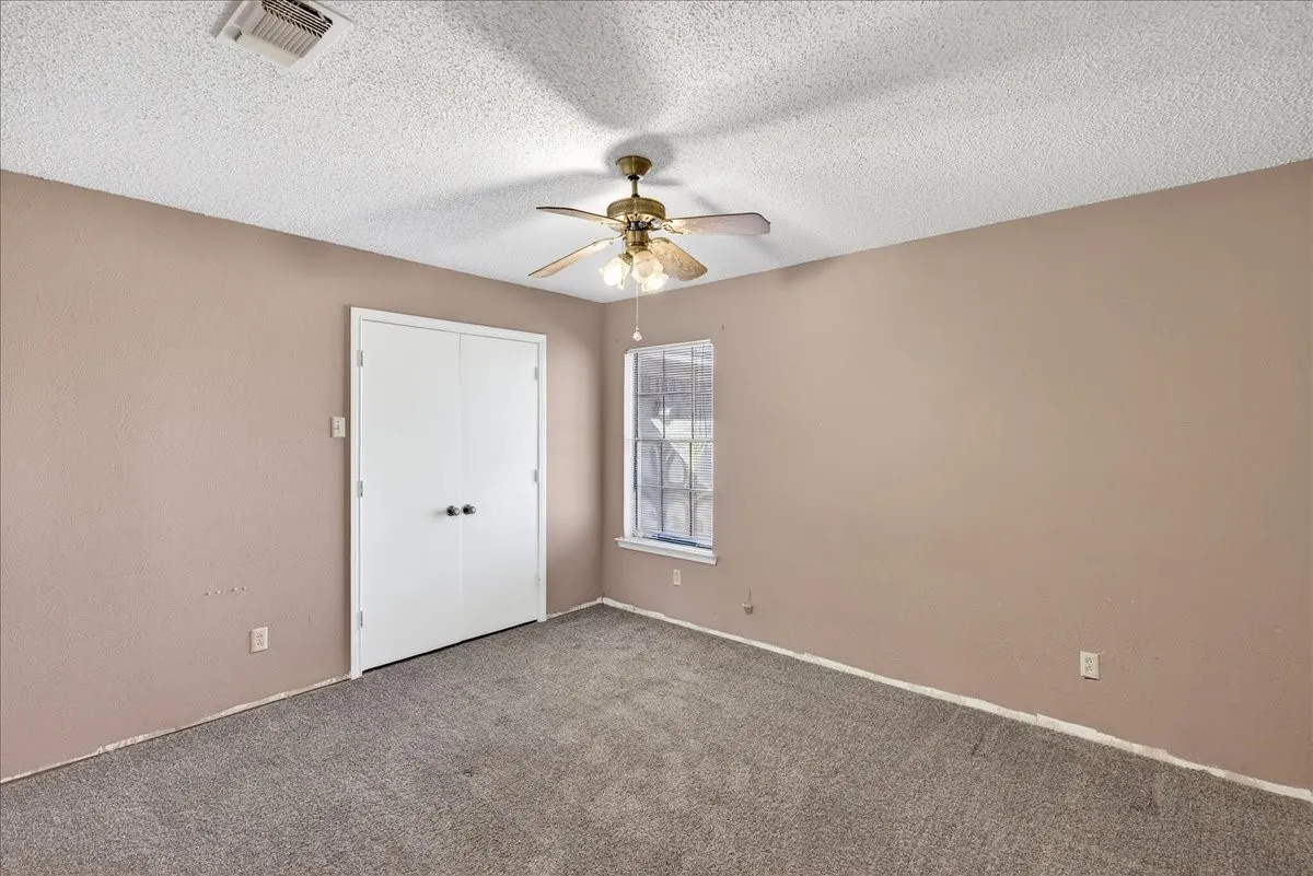 Single Family Residence For Sale in Henderson County , 11710 State Highway 198 Highway, Payne Springs, Texas 75156, 3 Bedroom, 3 Bathroom, Garage spaces, 2,308 Sqft, built in 1978, mls#21352789, Real Estate Agent in Payne Springs, Homes For Sale in Henderson county, Homes For Sale in Payne Springs, Realtor in Payne Springs Texas, Real Estate Brokerage Independent Realty Texas, Luminita Cordes Realtor