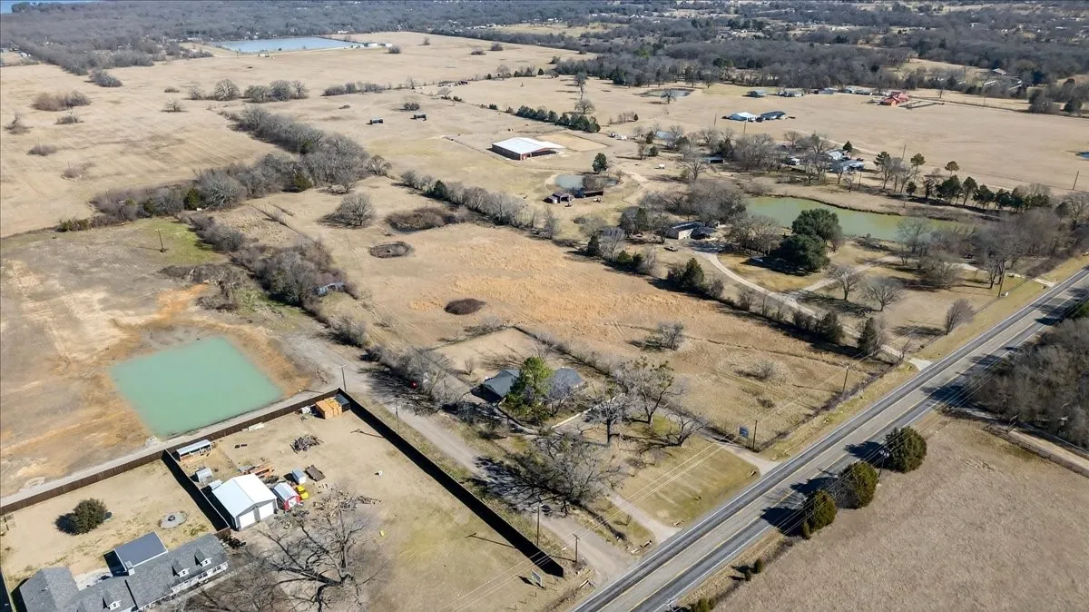 Single Family Residence For Sale in Henderson County , 11710 State Highway 198 Highway, Payne Springs, Texas 75156, 3 Bedroom, 3 Bathroom, Garage spaces, 2,308 Sqft, built in 1978, mls#21352789, Real Estate Agent in Payne Springs, Homes For Sale in Henderson county, Homes For Sale in Payne Springs, Realtor in Payne Springs Texas, Real Estate Brokerage Independent Realty Texas, Luminita Cordes Realtor
