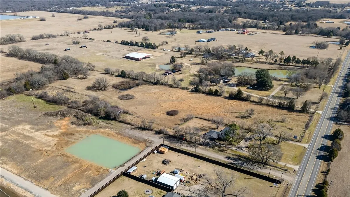 Single Family Residence For Sale in Henderson County , 11710 State Highway 198 Highway, Payne Springs, Texas 75156, 3 Bedroom, 3 Bathroom, Garage spaces, 2,308 Sqft, built in 1978, mls#21352789, Real Estate Agent in Payne Springs, Homes For Sale in Henderson county, Homes For Sale in Payne Springs, Realtor in Payne Springs Texas, Real Estate Brokerage Independent Realty Texas, Luminita Cordes Realtor