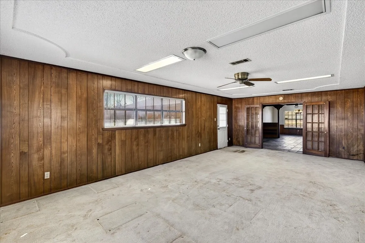 Single Family Residence For Sale in Henderson County , 11710 State Highway 198 Highway, Payne Springs, Texas 75156, 3 Bedroom, 3 Bathroom, Garage spaces, 2,308 Sqft, built in 1978, mls#21352789, Real Estate Agent in Payne Springs, Homes For Sale in Henderson county, Homes For Sale in Payne Springs, Realtor in Payne Springs Texas, Real Estate Brokerage Independent Realty Texas, Luminita Cordes Realtor