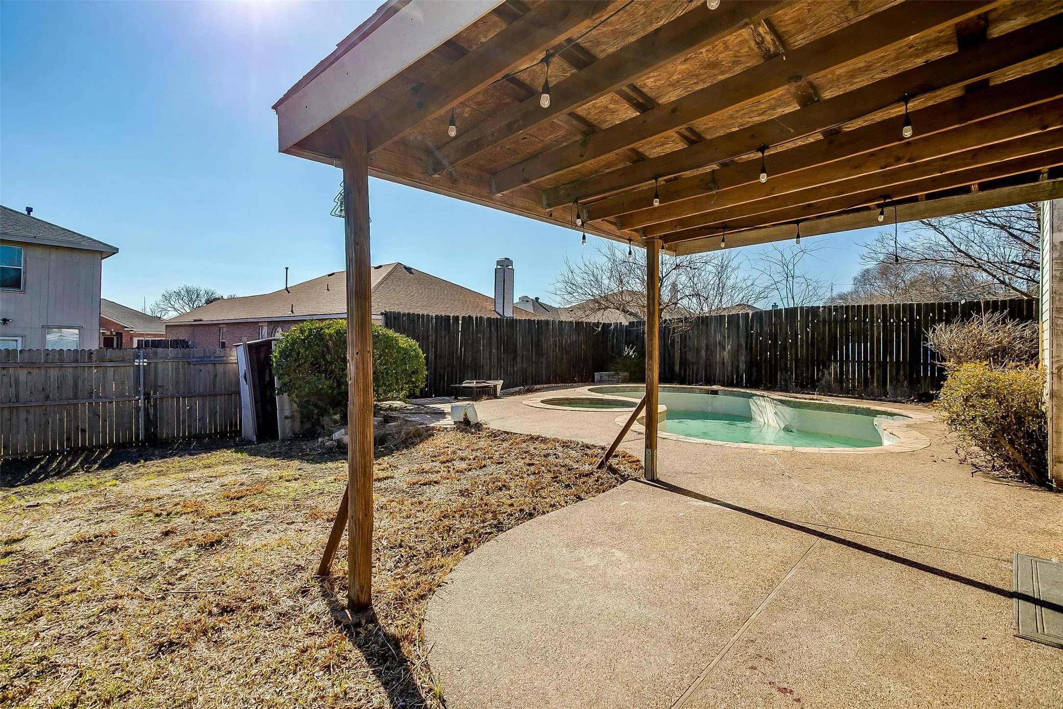 Single Family Residence For Rent in Tarrant County , 1016 Telluride Drive, Arlington, Texas 76001, 5 Bedroom, 3 Bathroom, 2 Garage spaces, 2,564 Sqft, built in 1999, mls#21349171, Real Estate Agent in Arlington, Homes For Rent in Tarrant county, Homes For Rent in Arlington, Realtor in Arlington Texas, Real Estate Brokerage Independent Realty Texas, Luminita Cordes Realtor