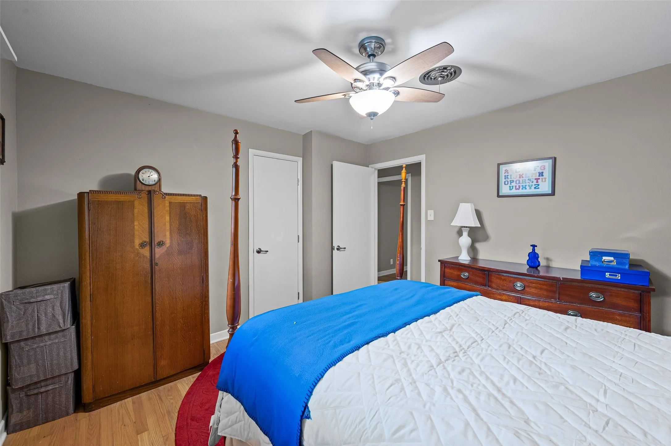 Single Family Residence For Sale in Tarrant County , 1201 Forrest Drive, Arlington, Texas 76012, 3 Bedroom, 2 Bathroom, 4 Garage spaces, 1,761 Sqft, built in 1951, mls#21350630, Real Estate Agent in Arlington, Homes For Sale in Tarrant county, Homes For Sale in Arlington, Realtor in Arlington Texas, Real Estate Brokerage Independent Realty Texas, Luminita Cordes Realtor