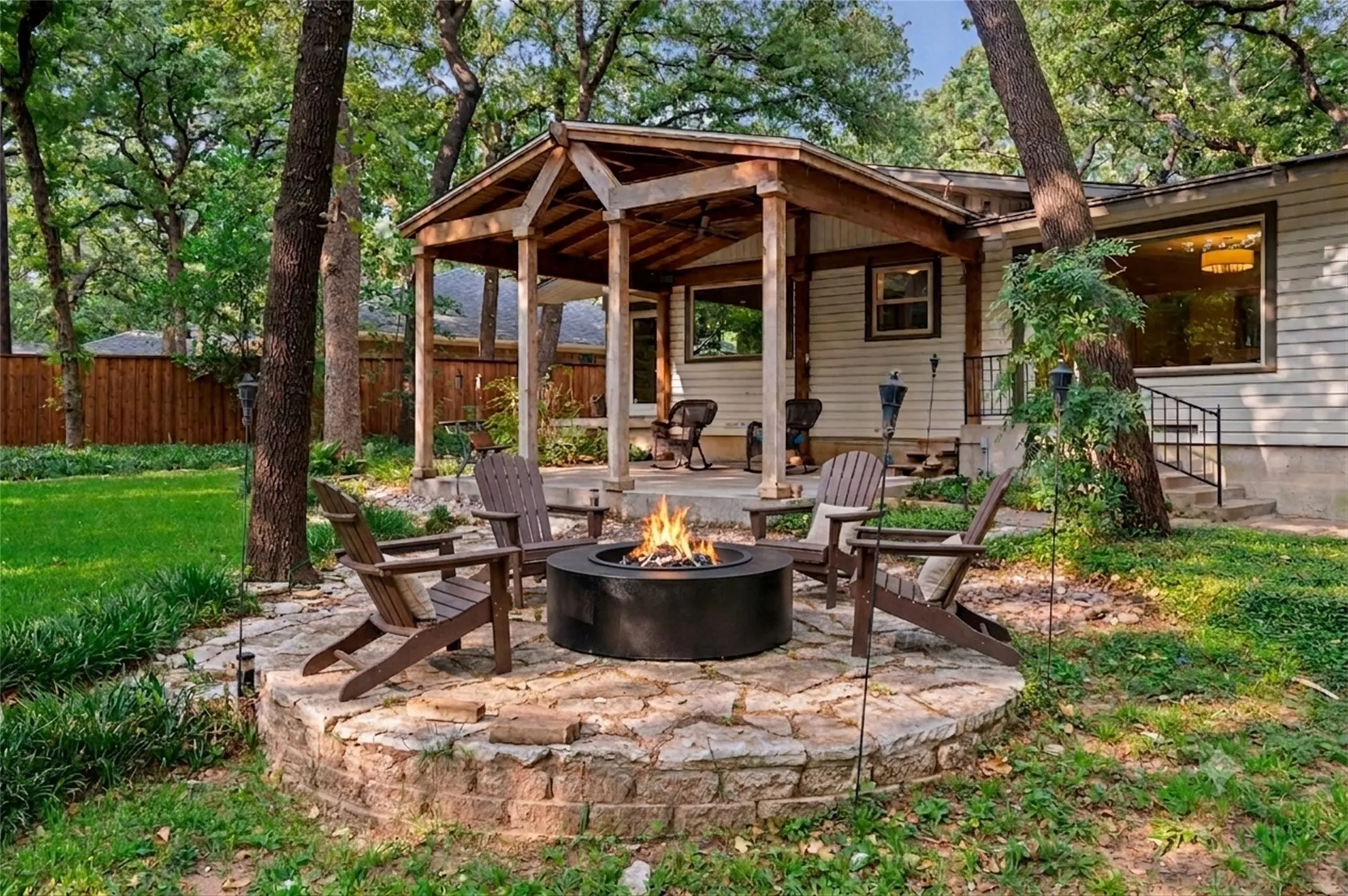 Single Family Residence For Sale in Tarrant County , 1201 Forrest Drive, Arlington, Texas 76012, 3 Bedroom, 2 Bathroom, 4 Garage spaces, 1,761 Sqft, built in 1951, mls#21350630, Real Estate Agent in Arlington, Homes For Sale in Tarrant county, Homes For Sale in Arlington, Realtor in Arlington Texas, Real Estate Brokerage Independent Realty Texas, Luminita Cordes Realtor