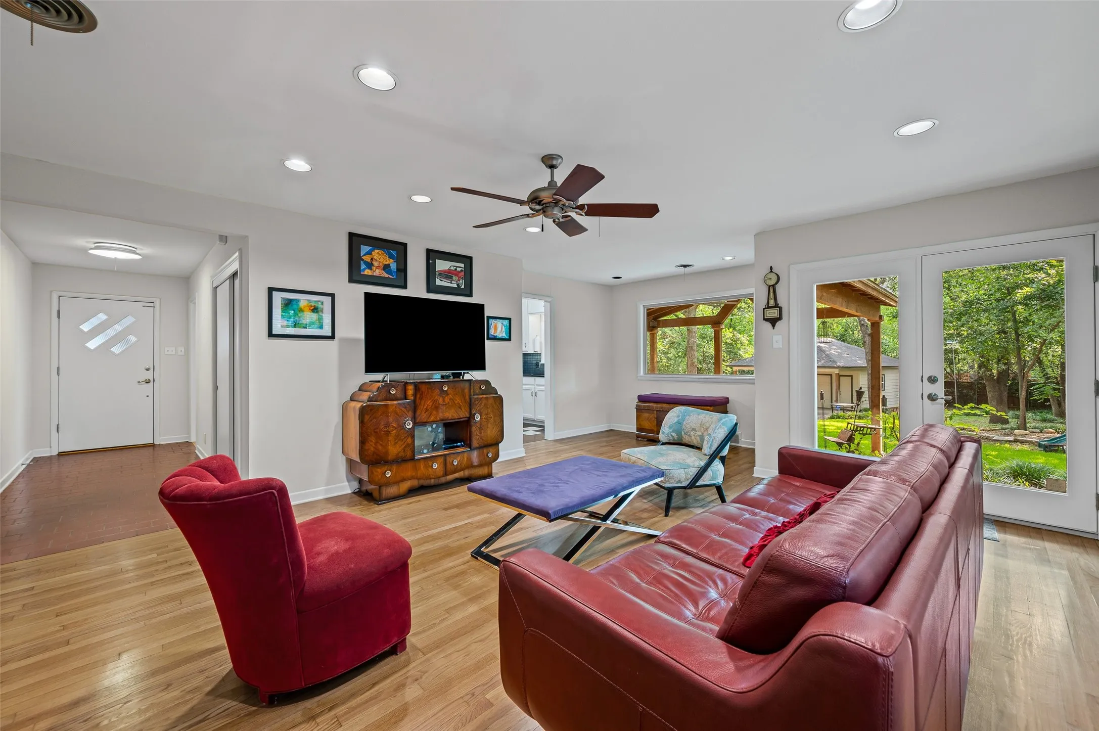 Single Family Residence For Sale in Tarrant County , 1201 Forrest Drive, Arlington, Texas 76012, 3 Bedroom, 2 Bathroom, 4 Garage spaces, 1,761 Sqft, built in 1951, mls#21350630, Real Estate Agent in Arlington, Homes For Sale in Tarrant county, Homes For Sale in Arlington, Realtor in Arlington Texas, Real Estate Brokerage Independent Realty Texas, Luminita Cordes Realtor