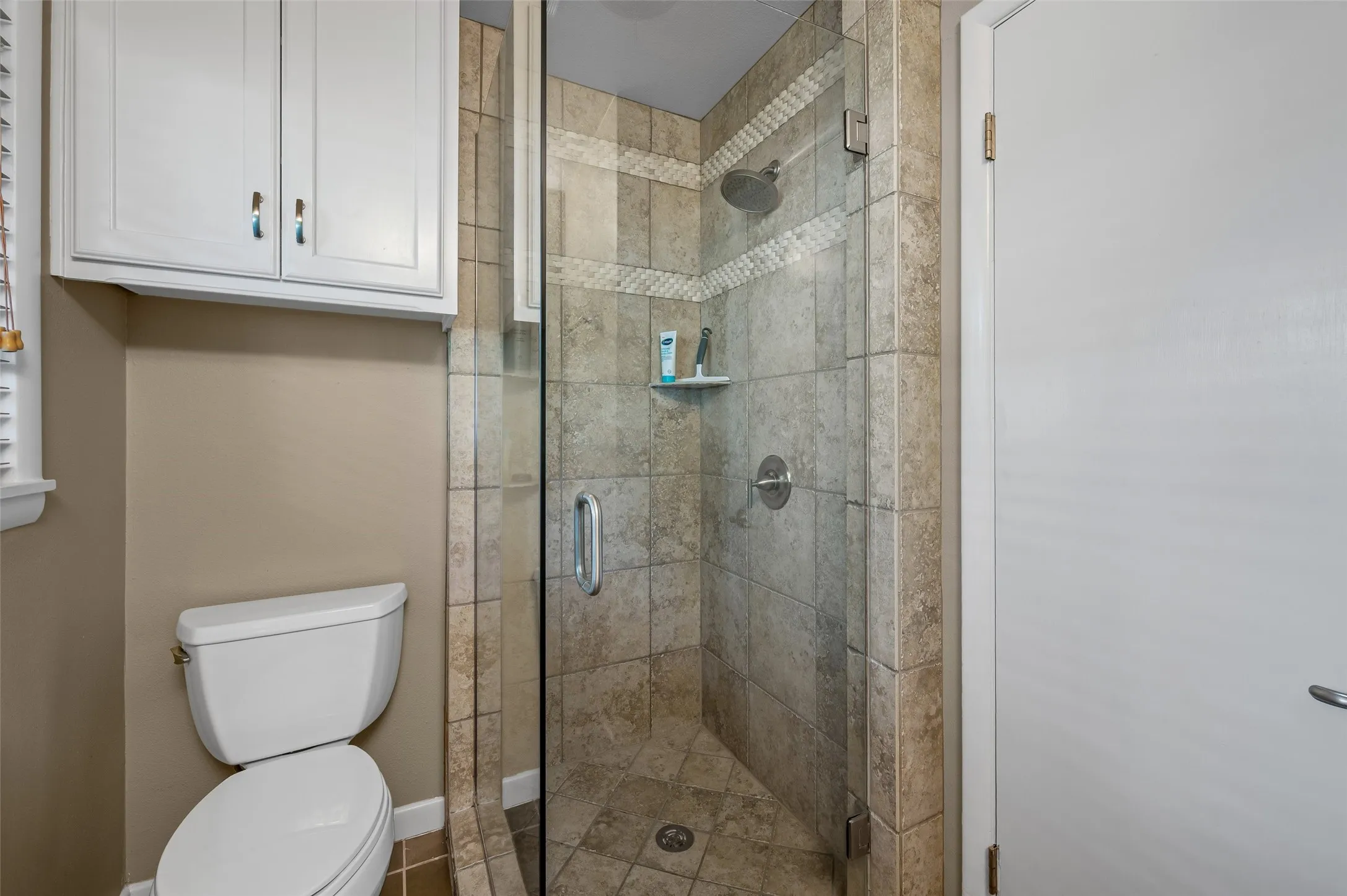 Single Family Residence For Sale in Tarrant County , 1201 Forrest Drive, Arlington, Texas 76012, 3 Bedroom, 2 Bathroom, 4 Garage spaces, 1,761 Sqft, built in 1951, mls#21350630, Real Estate Agent in Arlington, Homes For Sale in Tarrant county, Homes For Sale in Arlington, Realtor in Arlington Texas, Real Estate Brokerage Independent Realty Texas, Luminita Cordes Realtor