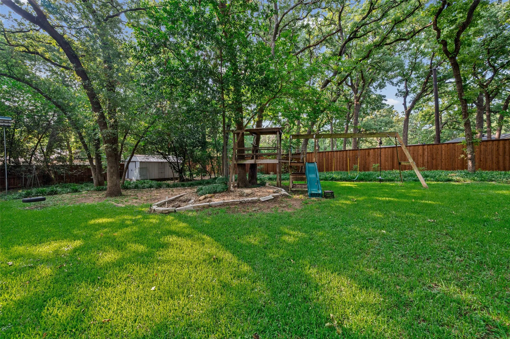 Single Family Residence For Sale in Tarrant County , 1201 Forrest Drive, Arlington, Texas 76012, 3 Bedroom, 2 Bathroom, 4 Garage spaces, 1,761 Sqft, built in 1951, mls#21350630, Real Estate Agent in Arlington, Homes For Sale in Tarrant county, Homes For Sale in Arlington, Realtor in Arlington Texas, Real Estate Brokerage Independent Realty Texas, Luminita Cordes Realtor