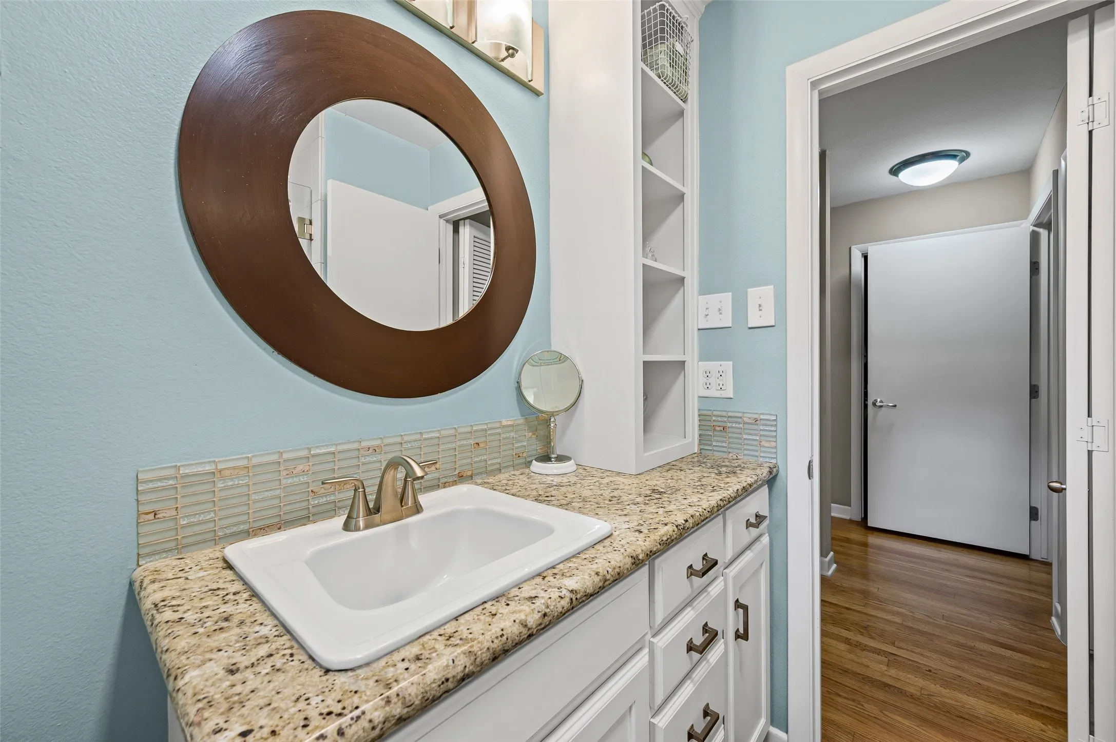 Single Family Residence For Sale in Tarrant County , 1201 Forrest Drive, Arlington, Texas 76012, 3 Bedroom, 2 Bathroom, 4 Garage spaces, 1,761 Sqft, built in 1951, mls#21350630, Real Estate Agent in Arlington, Homes For Sale in Tarrant county, Homes For Sale in Arlington, Realtor in Arlington Texas, Real Estate Brokerage Independent Realty Texas, Luminita Cordes Realtor