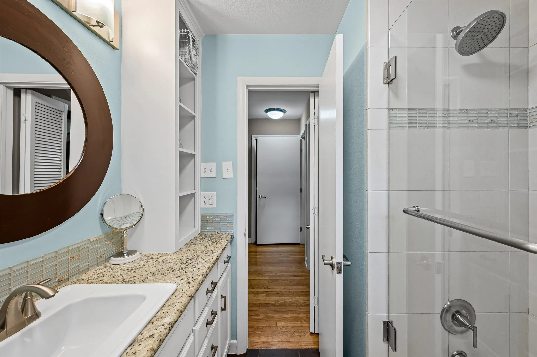 Single Family Residence For Sale in Tarrant County , 1201 Forrest Drive, Arlington, Texas 76012, 3 Bedroom, 2 Bathroom, 4 Garage spaces, 1,761 Sqft, built in 1951, mls#21350630, Real Estate Agent in Arlington, Homes For Sale in Tarrant county, Homes For Sale in Arlington, Realtor in Arlington Texas, Real Estate Brokerage Independent Realty Texas, Luminita Cordes Realtor