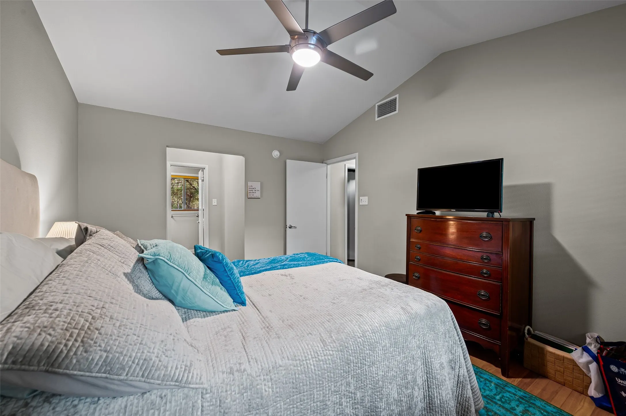 Single Family Residence For Sale in Tarrant County , 1201 Forrest Drive, Arlington, Texas 76012, 3 Bedroom, 2 Bathroom, 4 Garage spaces, 1,761 Sqft, built in 1951, mls#21350630, Real Estate Agent in Arlington, Homes For Sale in Tarrant county, Homes For Sale in Arlington, Realtor in Arlington Texas, Real Estate Brokerage Independent Realty Texas, Luminita Cordes Realtor
